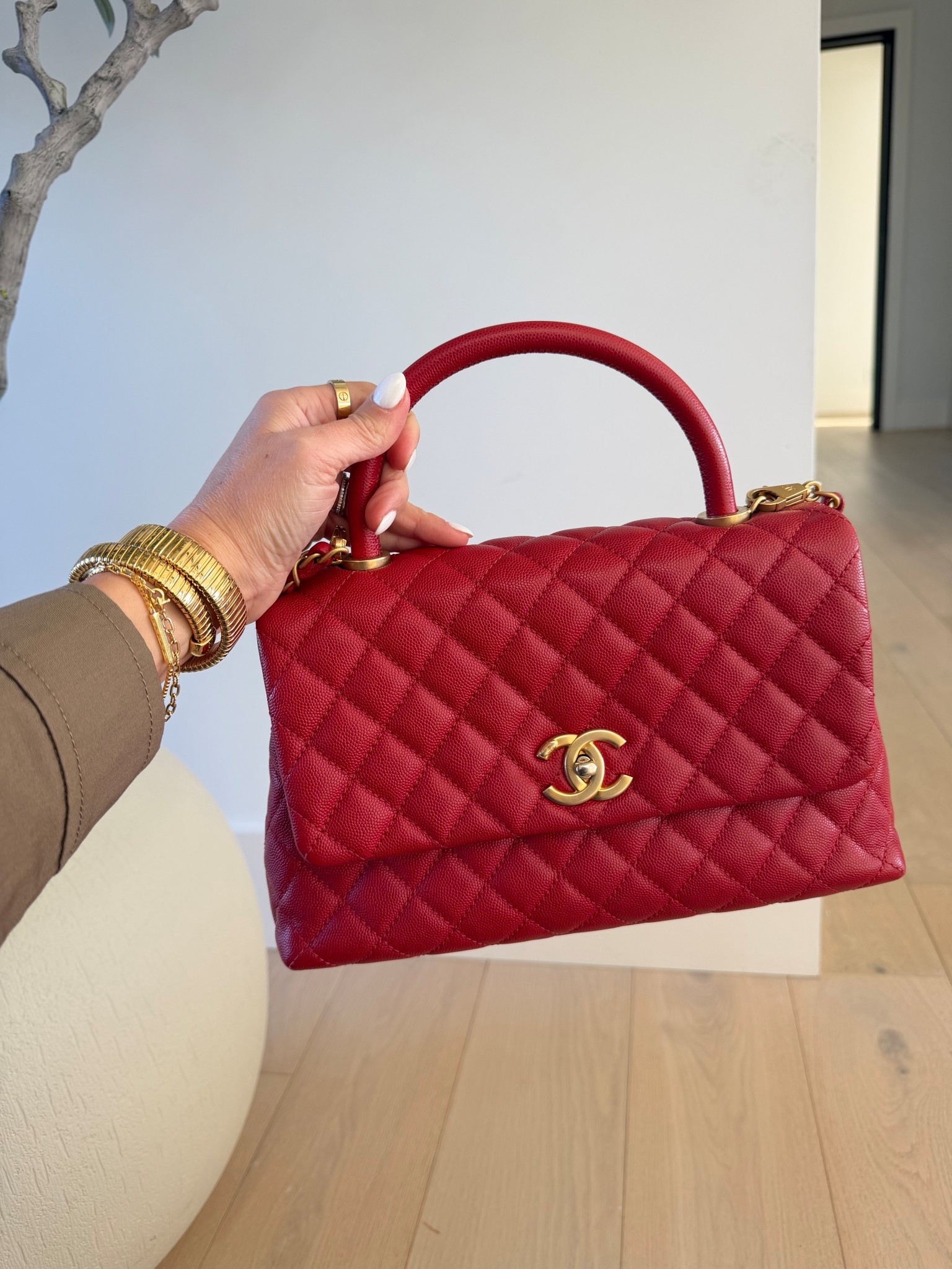 Love vivrelle for special events or trying out different sizes/options before I make a purchase. I’ve been wanting to try out a bigger Chanel bag size and also obsessed with this red!! 

Get one month for FREE with code ASHLEE

#LTKValentine #LTKOver40