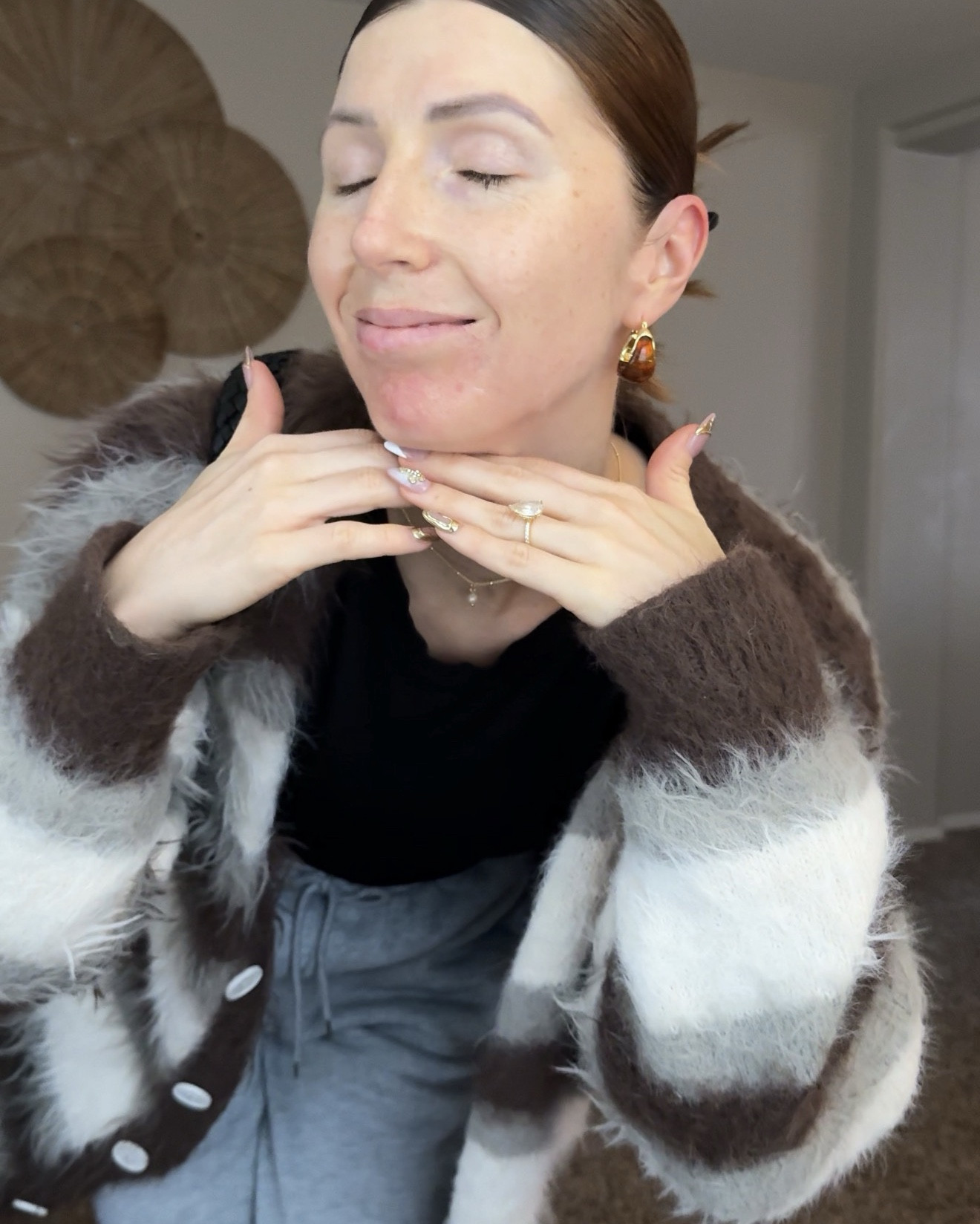 •grey wide leg sweatpants w/ bow: size M has drawstring and pockets
•Black tank: Tj Maxx 
•Fuzzy striped sweater: very oversized size M could have gotten away with a small
•Black woven “leather” bag: look a like for Botega- amazing quality 
•Mule clogs: linked similar
•chunky gold & brown earrings: was told they were hypoallergenic but they did irritate my ears by the end of the night, decent weight but not too heavy
•pearl drop & gold necklace: hypoallergenic 
•claw clips: cones in a huge multipack of different colors, perfect for the gym and car because they lay flat 👌🏻
•nails: Handmade press ons, great durability but paint does come off some of the tips pretty fast 

#LTKFindsUnder50 #LTKootd #LTKPetite