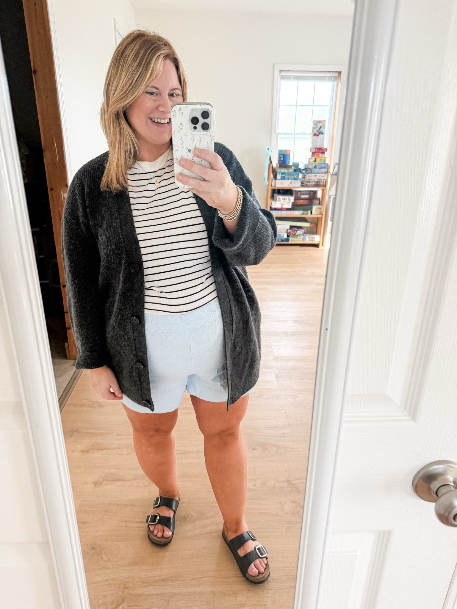 Wearing a large in my cashmere cardigan and an XL in my linen shorts.

#LTKmomlife #LTKMidsize #LTKBump