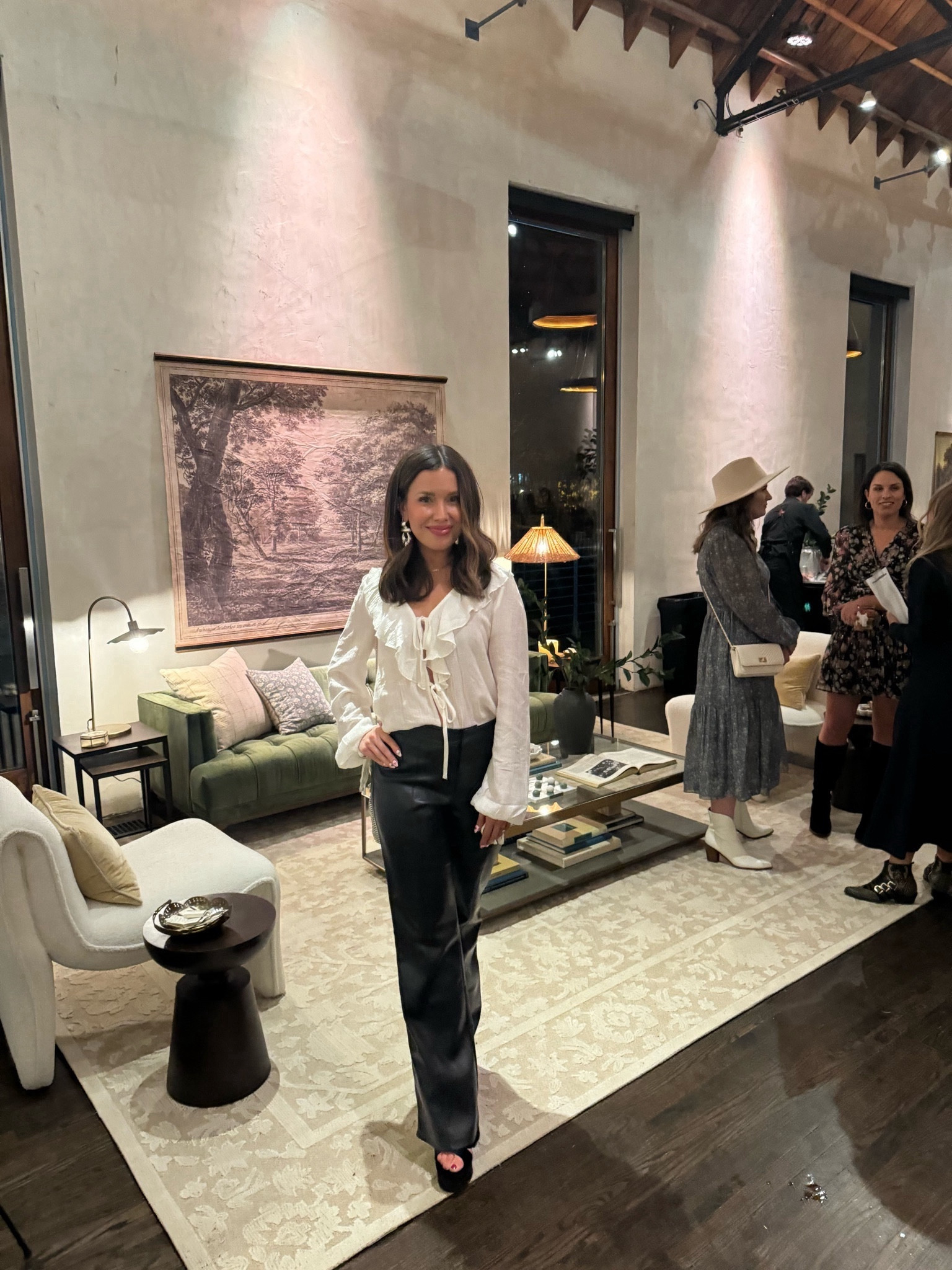 Last nights outfit details!! 🥹🥹

#LTKSeasonal #LTKparties