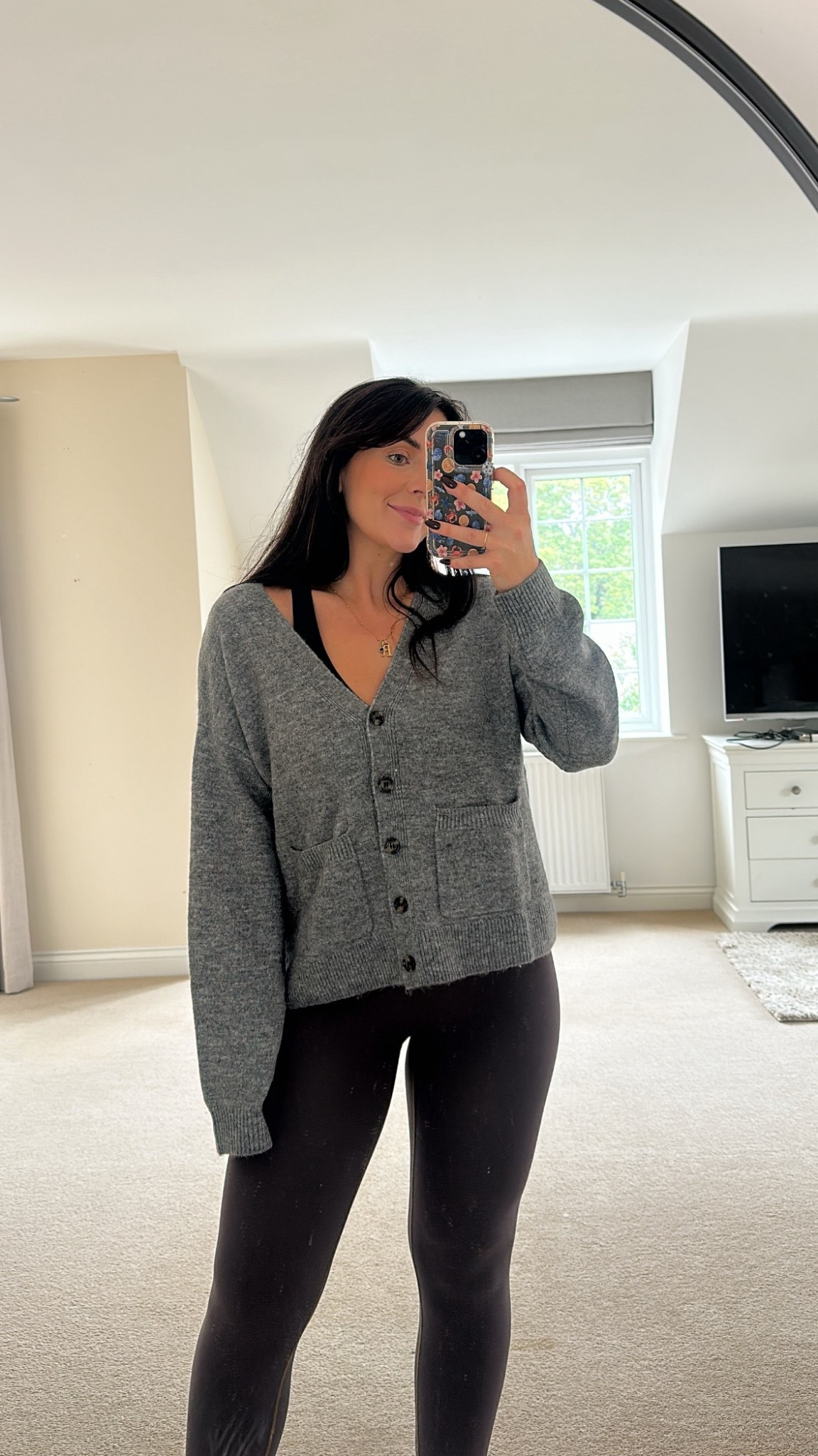 It’s grey cardigan time 🍂 


#LTKFashionMonth #LTKstyletip #LTKautumn