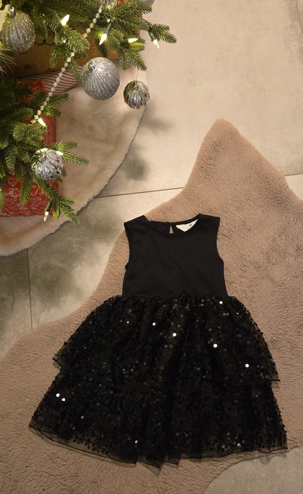 Adorable toddler dress for Christmas or New Year's from @h&m

#LTKcanada #LTKkids #LTKdresses