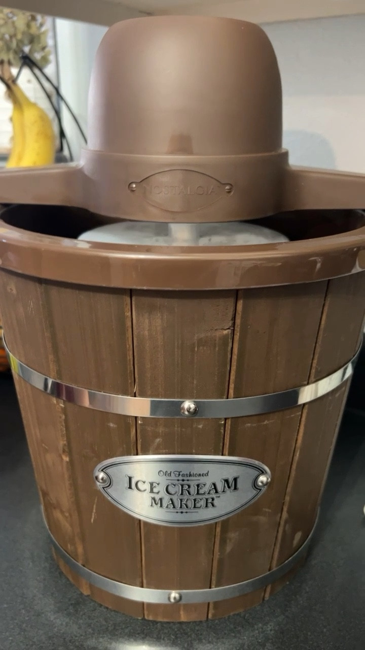 The Pioneer Woman Gingham 4-Quart Ice Cream Maker, Teal 