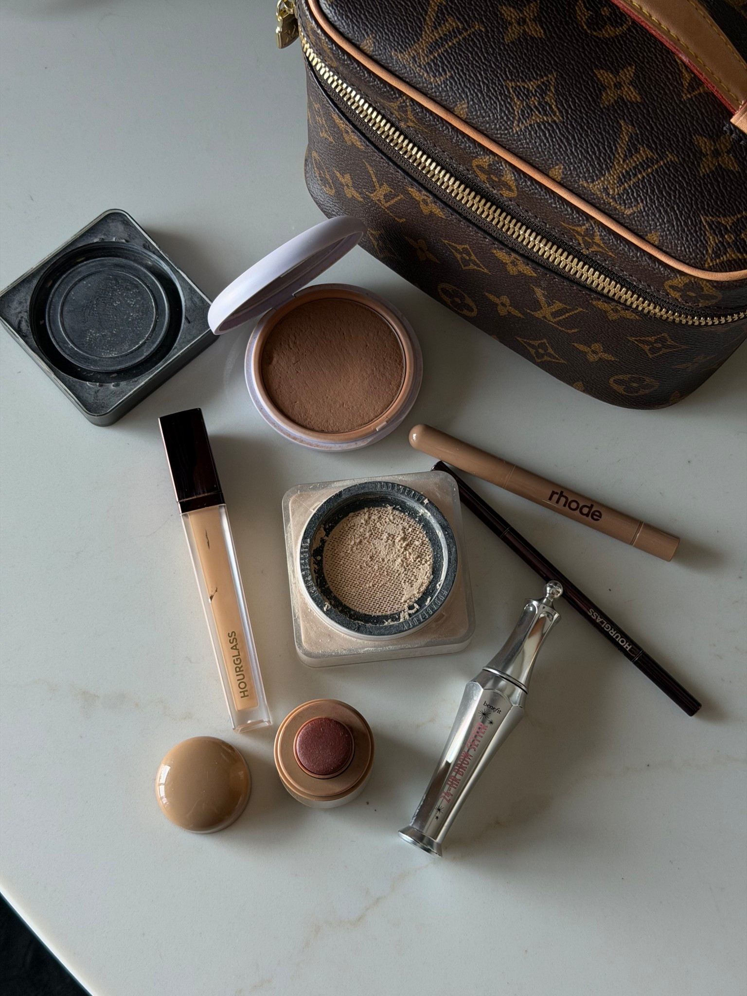 Concealer - 4
Brow - dark brown
Blush - toasted teddy
Setting powder - banana bread
Liner - lean 
