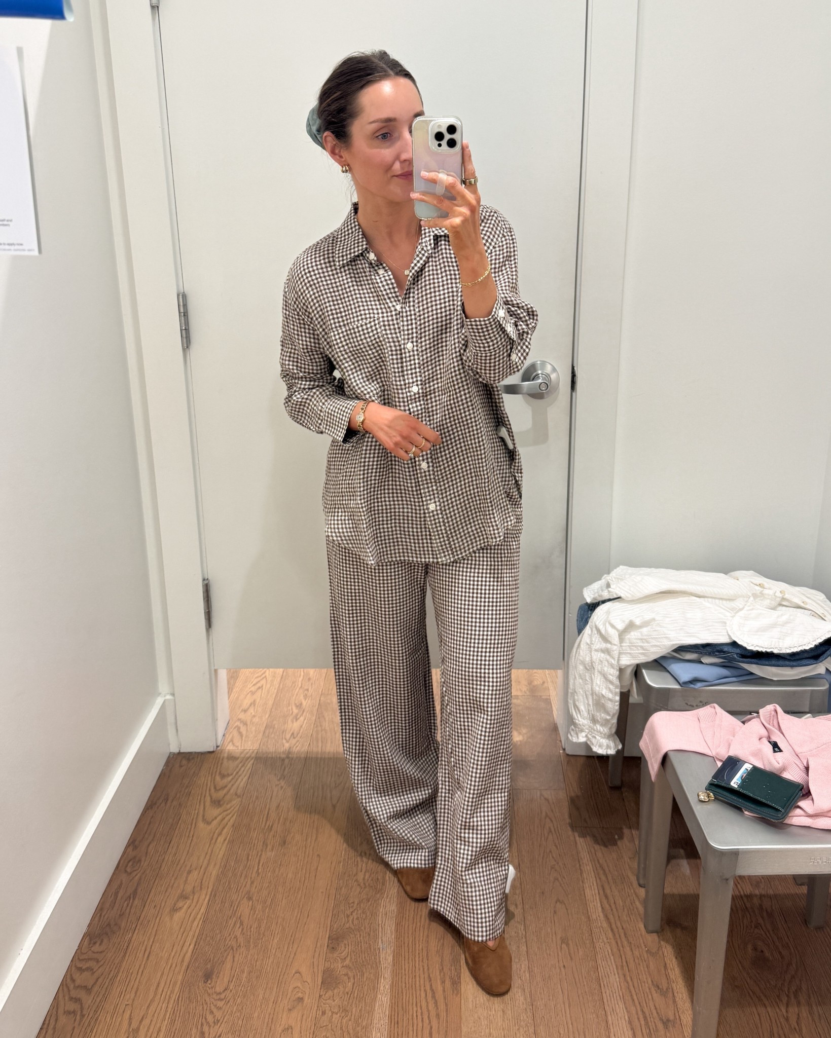 These adorable gingham linen pants are back in stock at gap! I brought this set home with me. Wearing s top and XS bottoms. Bottoms run large. Top was available in store but is sold out online. Linked the correct top if you want to keep checking for a restock of this pattern.