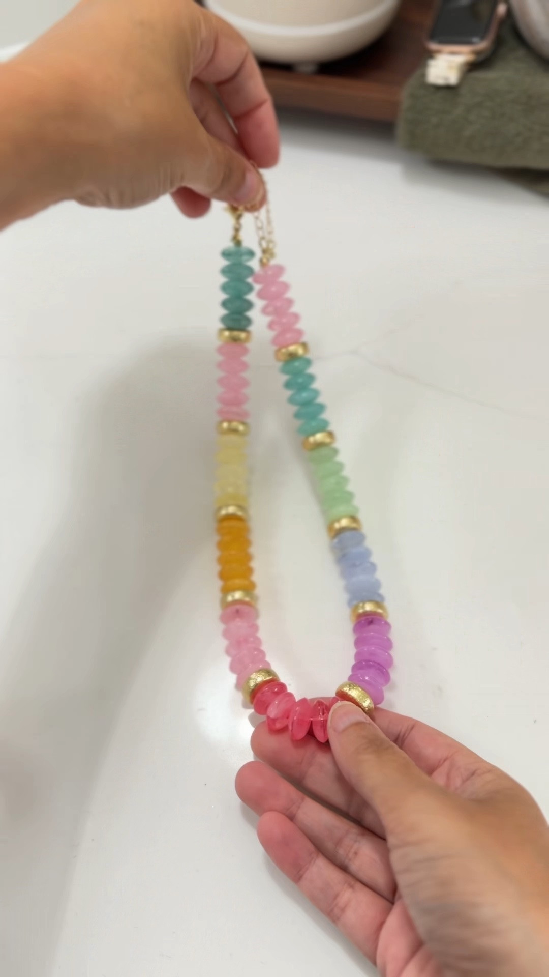 Love this colorful chunky beaded necklace. Perfect accessory to jazz up any outfit.

#LTKgrwm #LTKootd #LTKOver40
