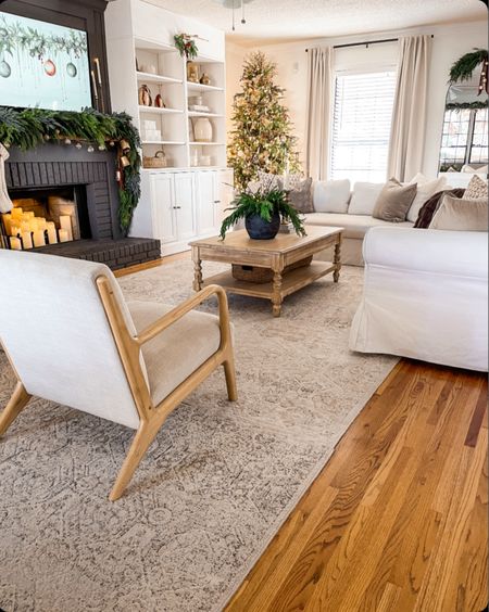 Christmas living room views… 



#LTKHoliday #LTKhome #LTKSeasonal