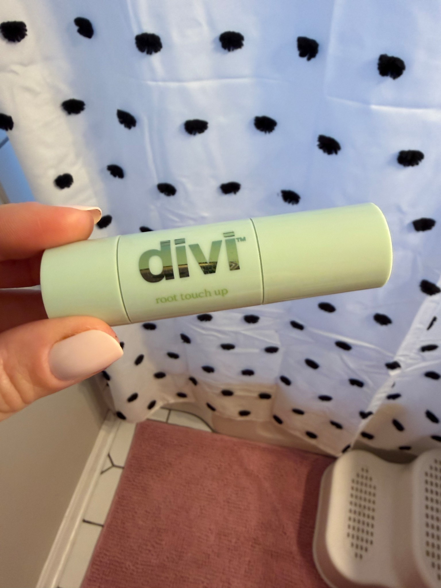 Such a good option to touch up your dark roots in between hair appts! This has been a life saver for me 

#LTKBeauty #LTKselfcare #LTKgrwm