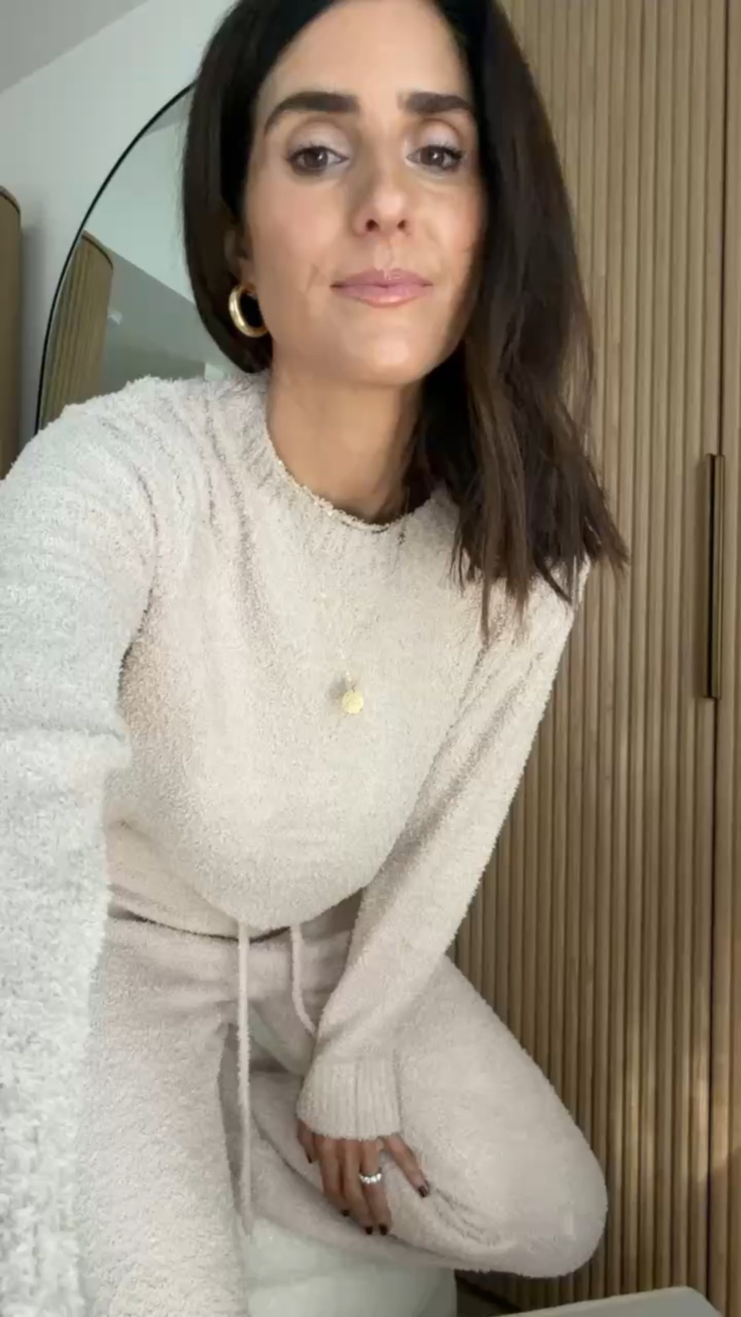 It was time to restock on my sweaters and had a couple of cashmere sweaters on my wishlist.. I’m just shy of 5-7” wearing the size small #stylinbyaylin #aylin #cashmeresweater #nordstrom 

#LTKootd #LTKgrwm #LTKOver40