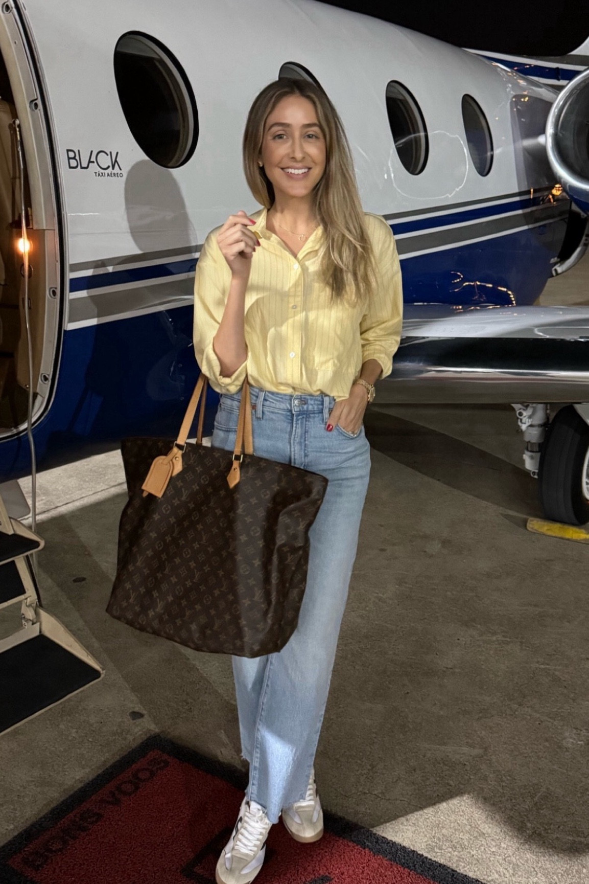 
Casual chic outfit idea. Love these jeans so much 
The fitting is great! Flattering and beautiful. Runs tts. 
My stats - 
Clothes: Size S/2 - Jeans 27
Footwear: Size 9 
Height: 5'9" tall
Weight: 127 lbs


#LTKOver40 #LTKxAF #LTKSeasonal