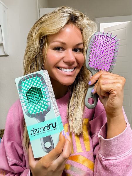 The BEST brush Ever!!!!! It’s called Unbrush by @fhiheat over @hsn! Get yours today for only $19.20. It was $32! Use code WHEEL24 to save $15 off of your first order if you are a new customer. #ad #hsninfluencer #lovehsn