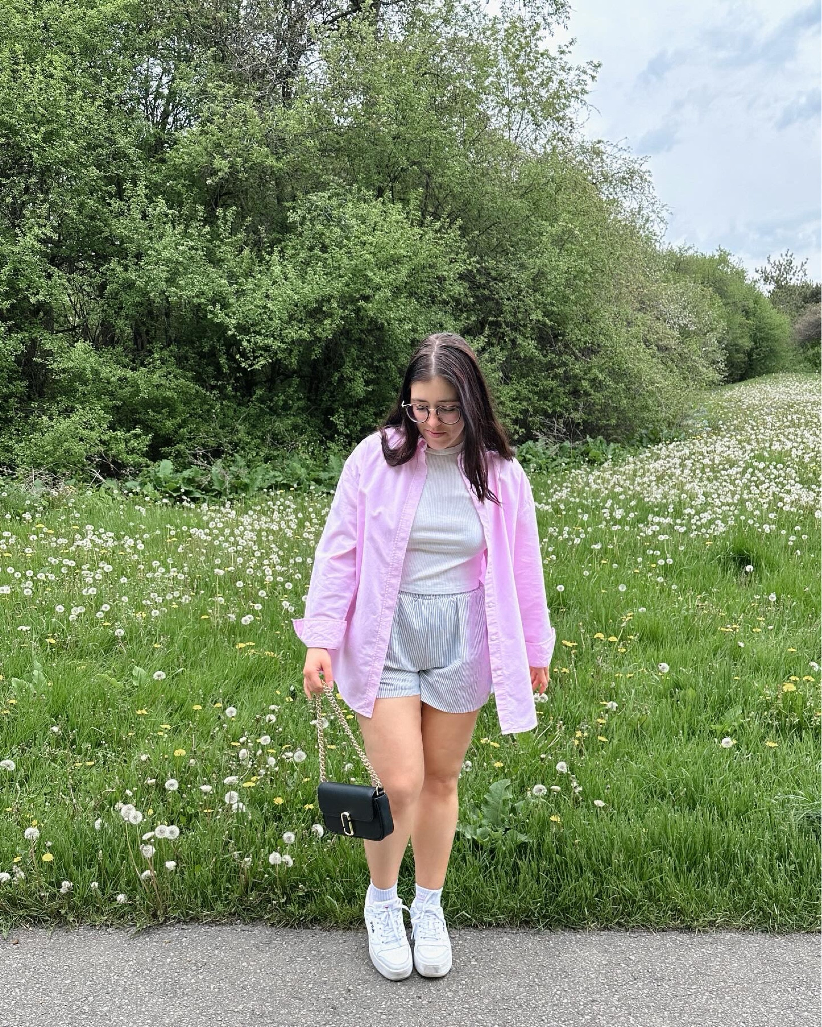 Spring outfit of the day! I am loving these striped shorts & Barbie socks 💓🌸 



Easy and casual spring outfit, Casual boxer pants outfit a boxer pants, boxer shorts, boxer shorts trend, striped pants, striped pants outfit, summer fashion trends, summer fashion essentials 

#LTKsummer #LTKstyletip #LTKspring