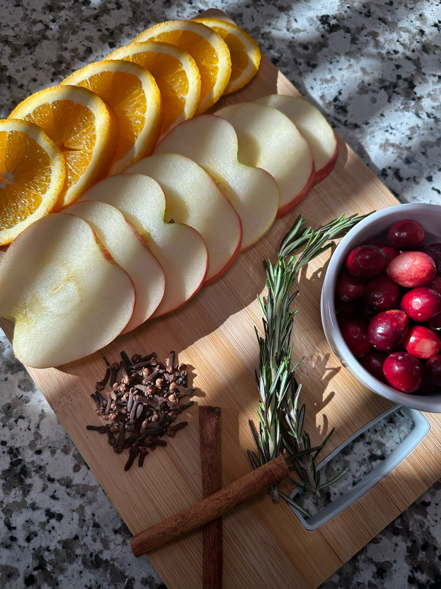 simmer pots create such a warm and cozy scent in the home and the aesthetics of this glass pot just make it so satisfying 😍 #home #kitchen #kitchenfinds 

#LTKHoliday