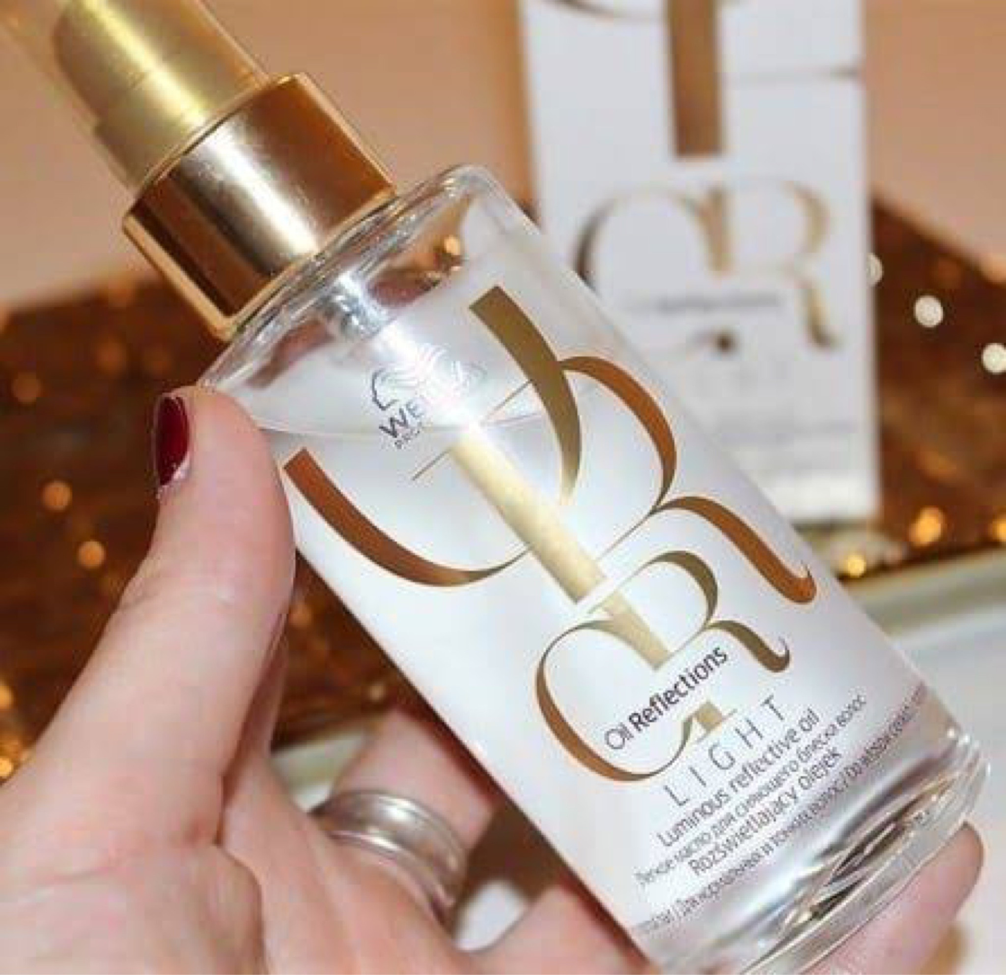 Você quer o seu cabelo com  aquele brilho  e macies este produto é perfeito.

Wella Professionals Oil Reflections Light
Óleo para cabelos finos. Wella Professionals Oil Reflections Light nutre na medida, sela os fios e proporciona brilho instantâneo.



#LTKxPrimeDay #LTKbrasil #LTKbeauty