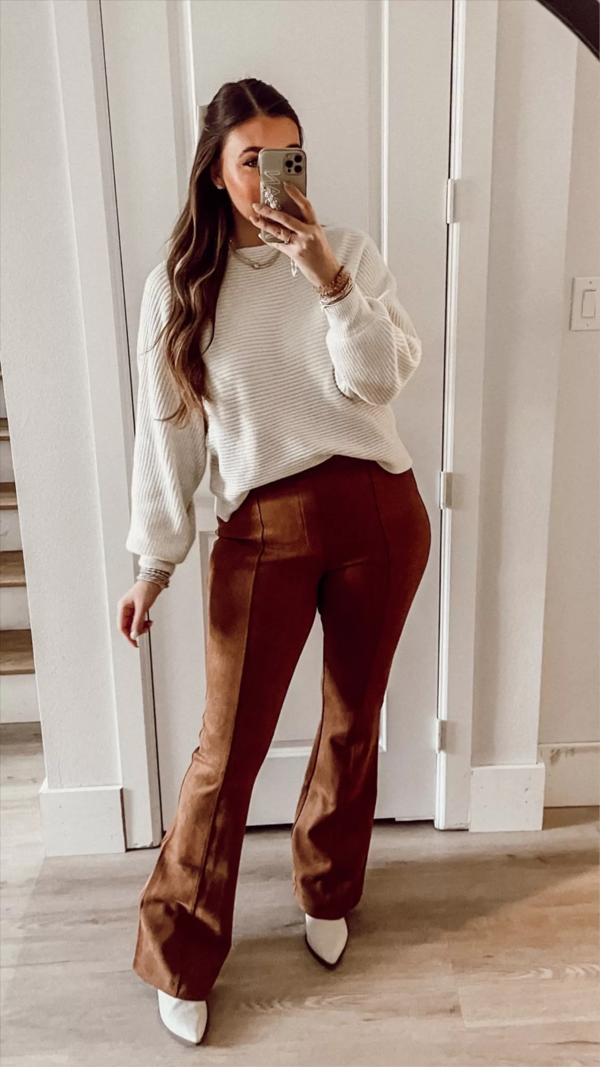 Brown Flare Pants Outfits (2 ideas & outfits)