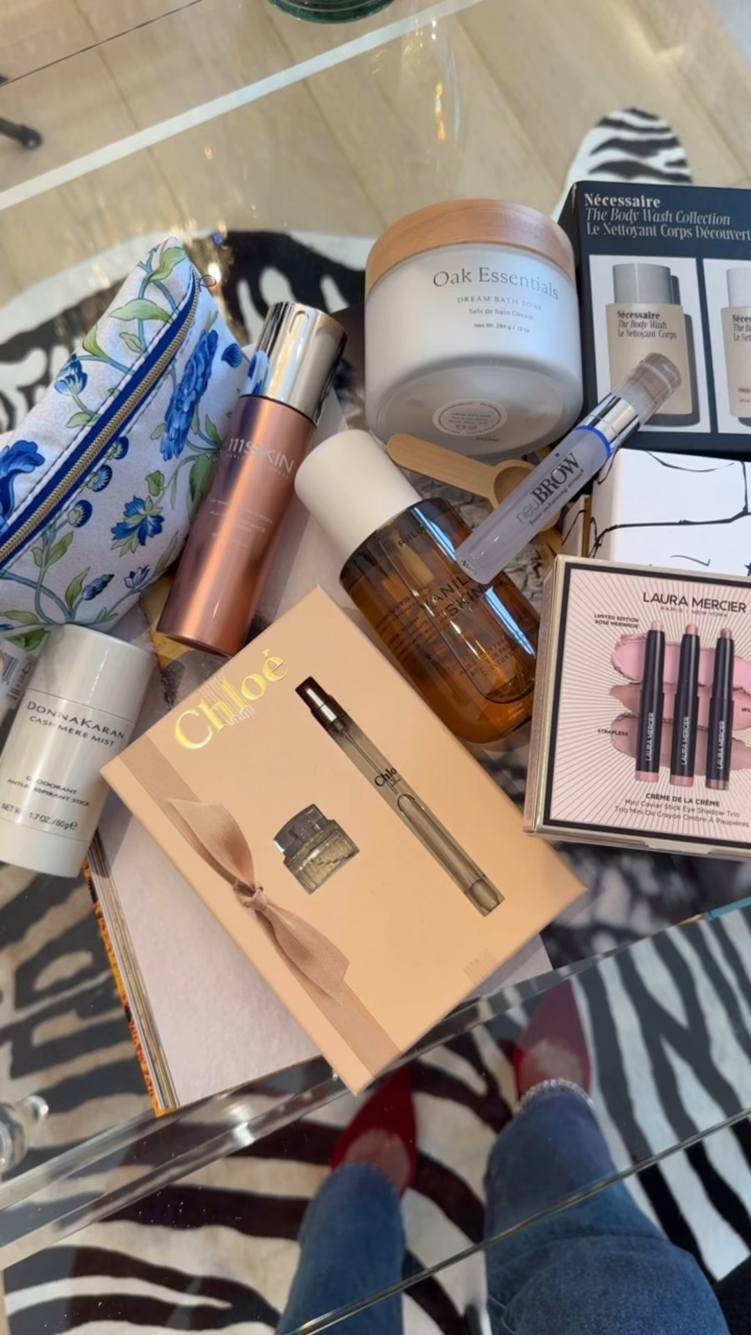 A round up of most loved beauty items from @nordstrombeauty ❤️✨ perfect gifts and sticking stuffer ideas 🙌 #nordstrompartner 