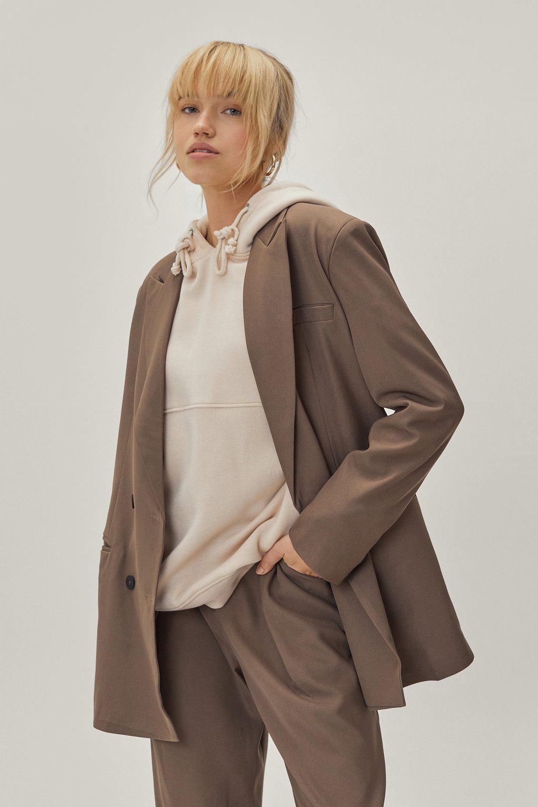 Blazer de costume ample à épaulettes | Nasty Gal FR