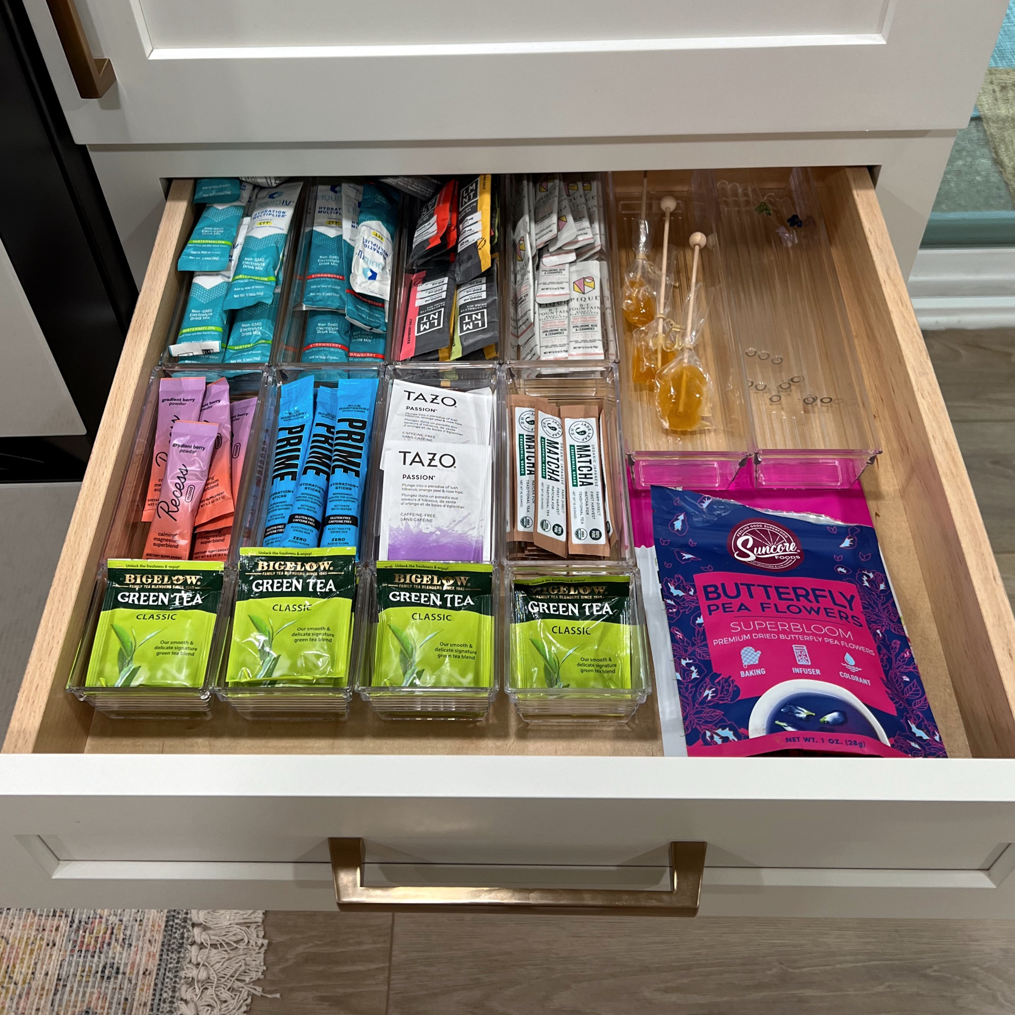 my drink cabinet is looking so much better now that I organized it!!

#LTKunder50 #LTKunder100 #LTKhome