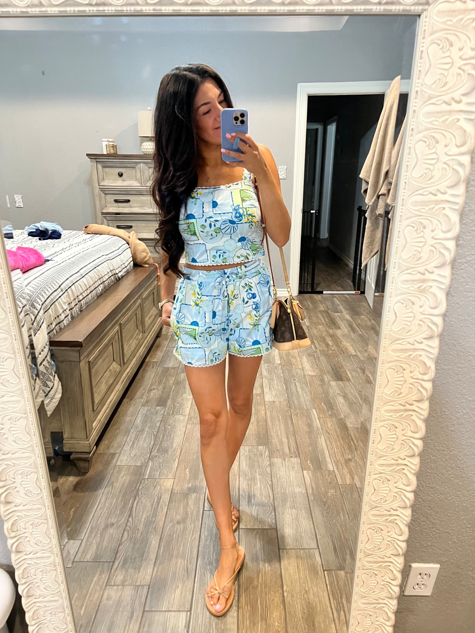 Brunch date with my ❤️ 

Outfit @francescas 
Sandals @altardstate 
Purse @louisvuitton 
Curled my hair the famous @dysonbeauty 