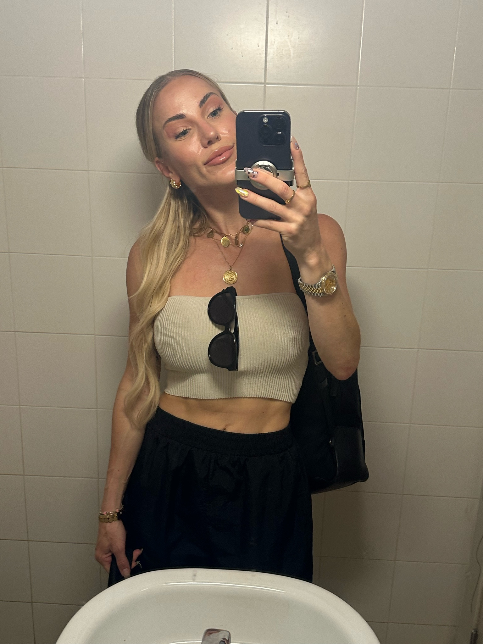 Sporty and cute 🖤🤍 #athleticoutfit #sportlook #travellooks 