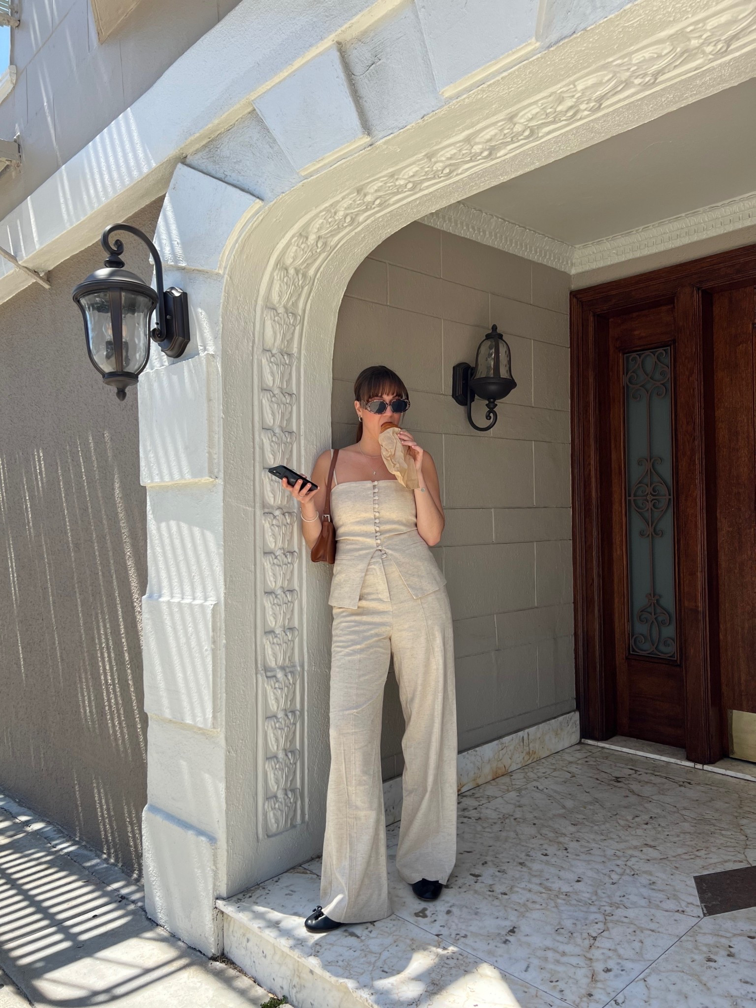 City strolls: croissant in hand, phone ready, and a chic outfit - omw to my meeting! 🥐📲  

.
.
.
#casualstyle #citylife #minimalist #fashion #chic #effortlesschic #effortlessstyle #elegant #summer 

#LTKStyleTip #LTKWorkwear #LTKSeasonal