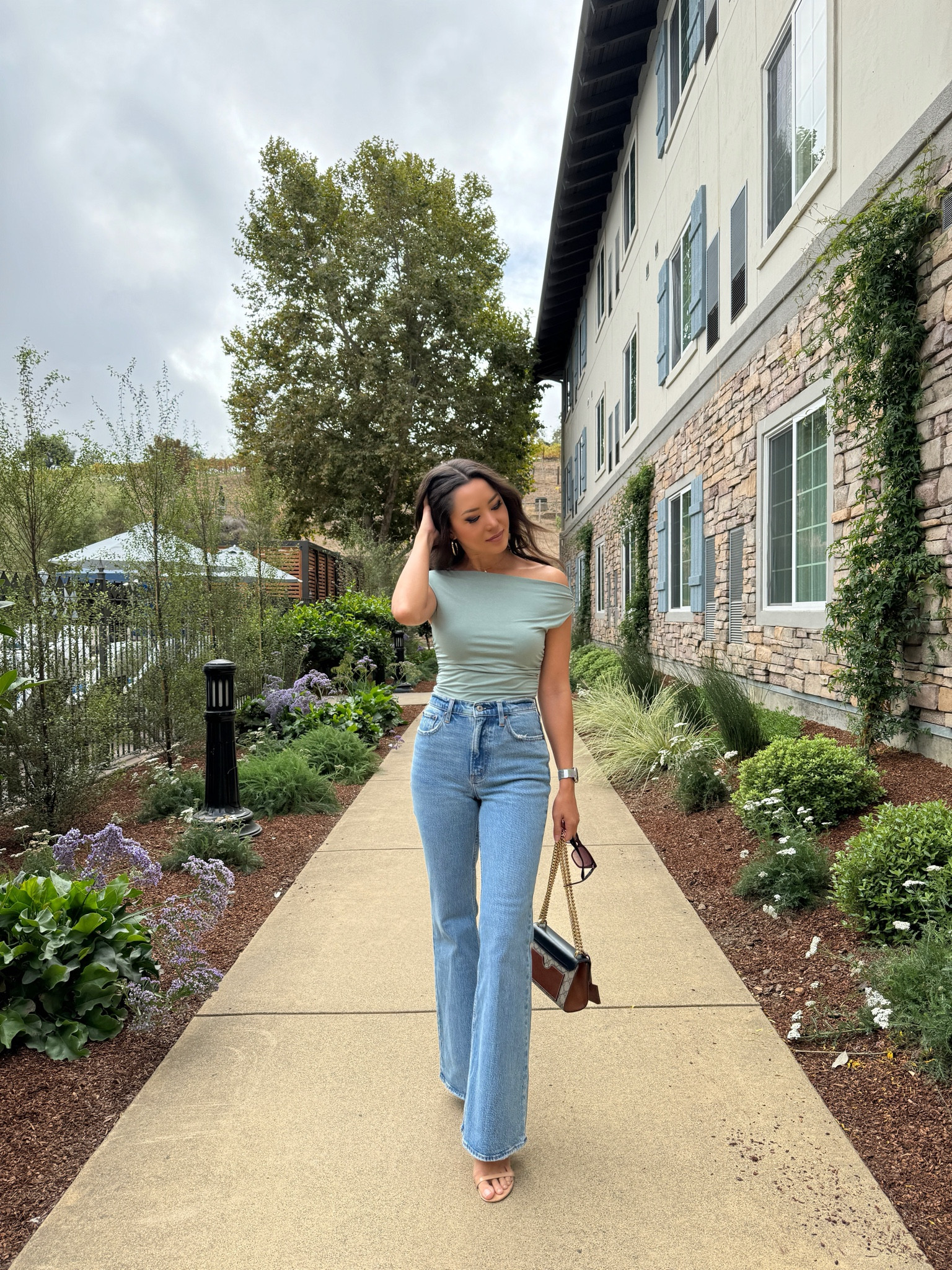30% off Abercrombie denim till 2-10!! Plus use the code DENIMAF for an additional 15% off! I think their denim runs big so order one size down. Wearing size 25 regular

#LTKSaleAlert #LTKStyleTip #LTKFindsUnder100
