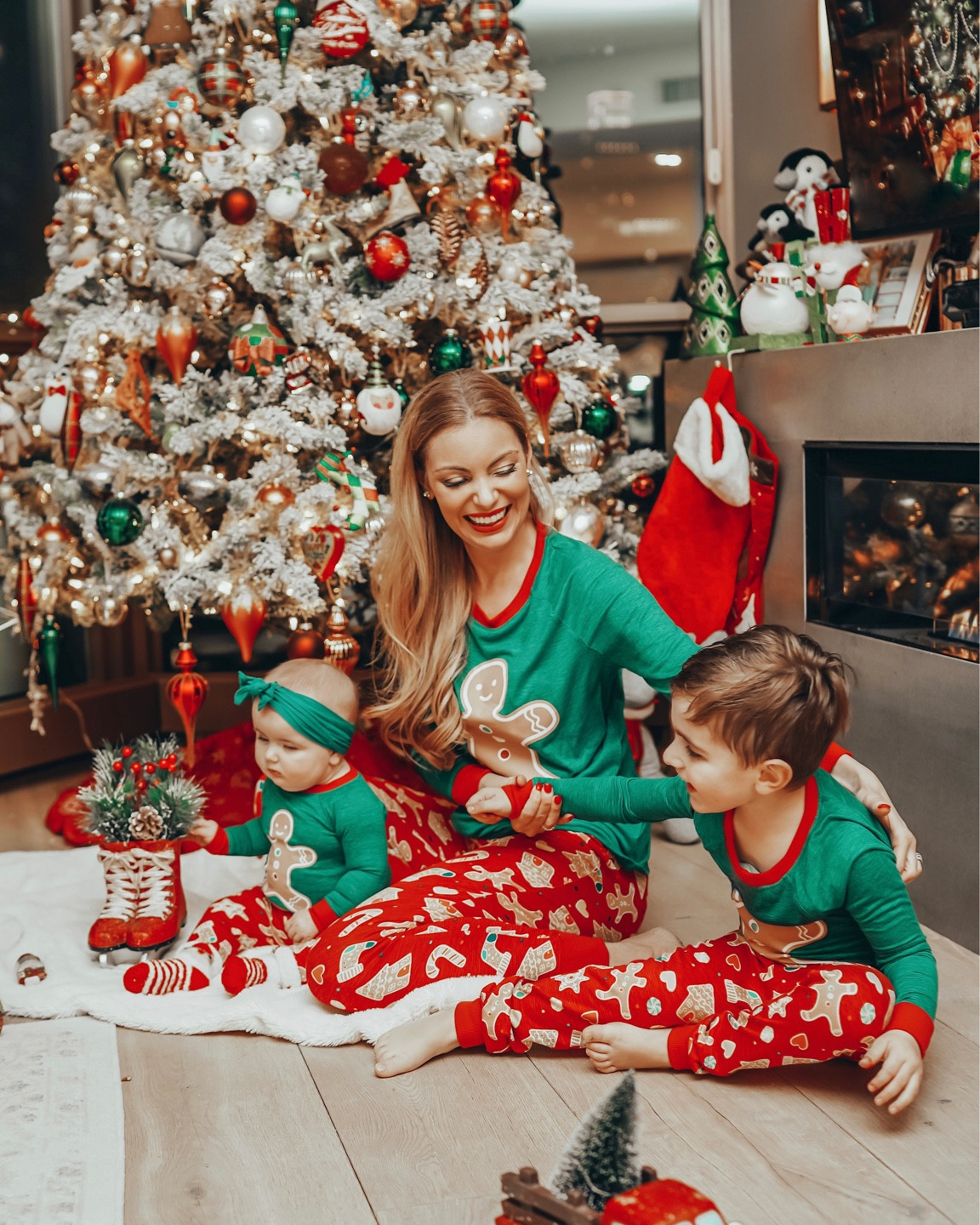 Officially ready for the holidays in the coziest and softest Gingerbread Cookie Matching Family PJs Set from @walmartfashion  🍪⛄🎄 Tis the season to be comfy and bright!🎅

Linked this set as well as many other awesome options to shop right now

#liketkit #LTKGiftGuide #LTKsalealert #LTKCyberweek #LTKSeasonal #LTKHoliday
#walmartfashion #walmartpartner #holidaydressing #familypjs #matchingpajamas #pajamaparty 


#LTKHoliday #LTKCyberweek #LTKGiftGuide