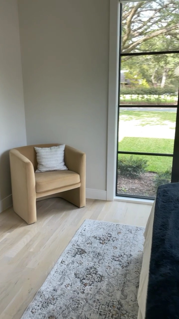 IN STOCK ALERT! The studio mcgee barrel chair is back in stock in light brown velvet (videoed here) and natural linen. 
#accentchair #studiomcgeefurniture #guestroomdesign #guestbedroom #homedecorfinds #bedroomfurniture


#LTKstyletip #LTKFind #LTKhome