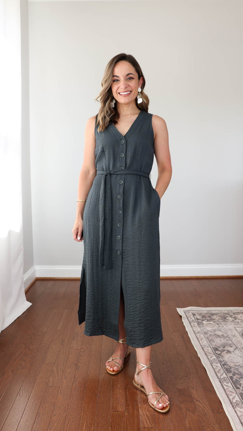 Petite-friendly finds from @kohls 

Blue gray dress: petite xs
Denim dress: petite xs 
Gingham vest: xs
Gingham skort: xs - runs small, size up 
Linen blend pants: petite xs 10.5” rise 26” inseam, runs large size down 
White tank top: petite xs 

#kohls #kohlspartner