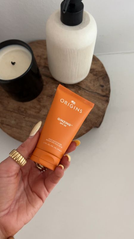 Biggest skincare regret was not wearing SPF until my late 20s 😖 now I never, ever miss a day! @origins new GinZing SPF 30 Daily Moisturizer is a staple in my skincare routine 🧡🍊🧴 avail at @ultabeauty #originspartner 