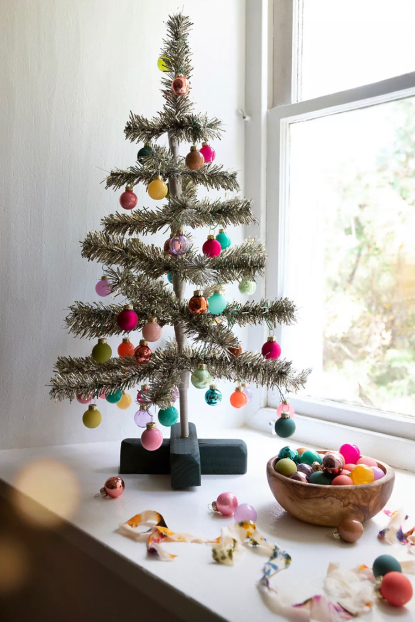 mini christmas tree and colorful ornaments 🎄🎄🎅🏼🎁❄️☃️🏂

#LTKhome #LTKHoliday #LTKSeasonal