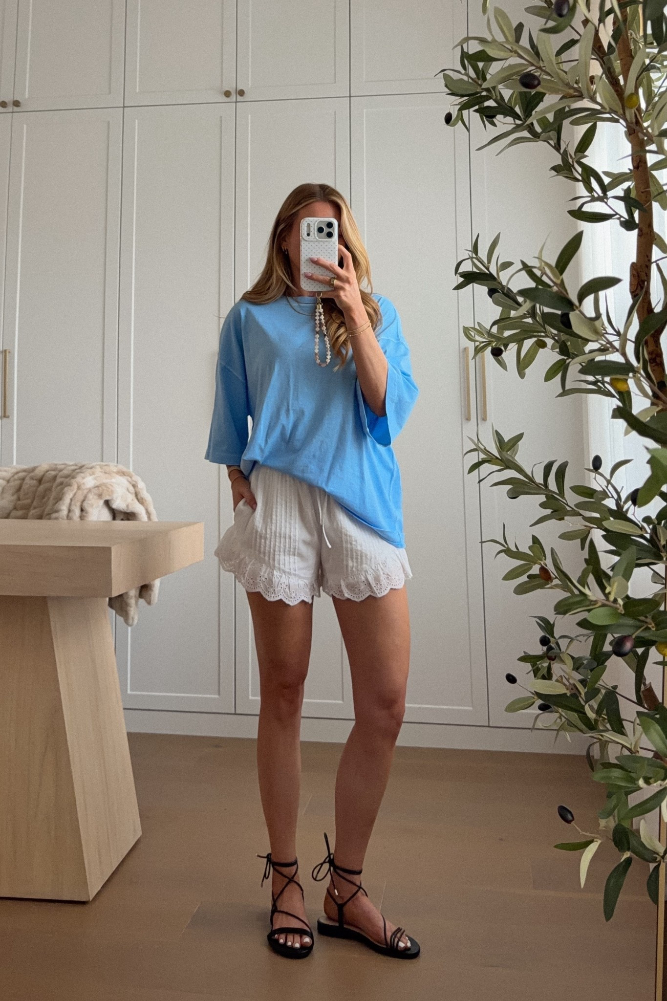 t-shirt: small // lace white short: xs 