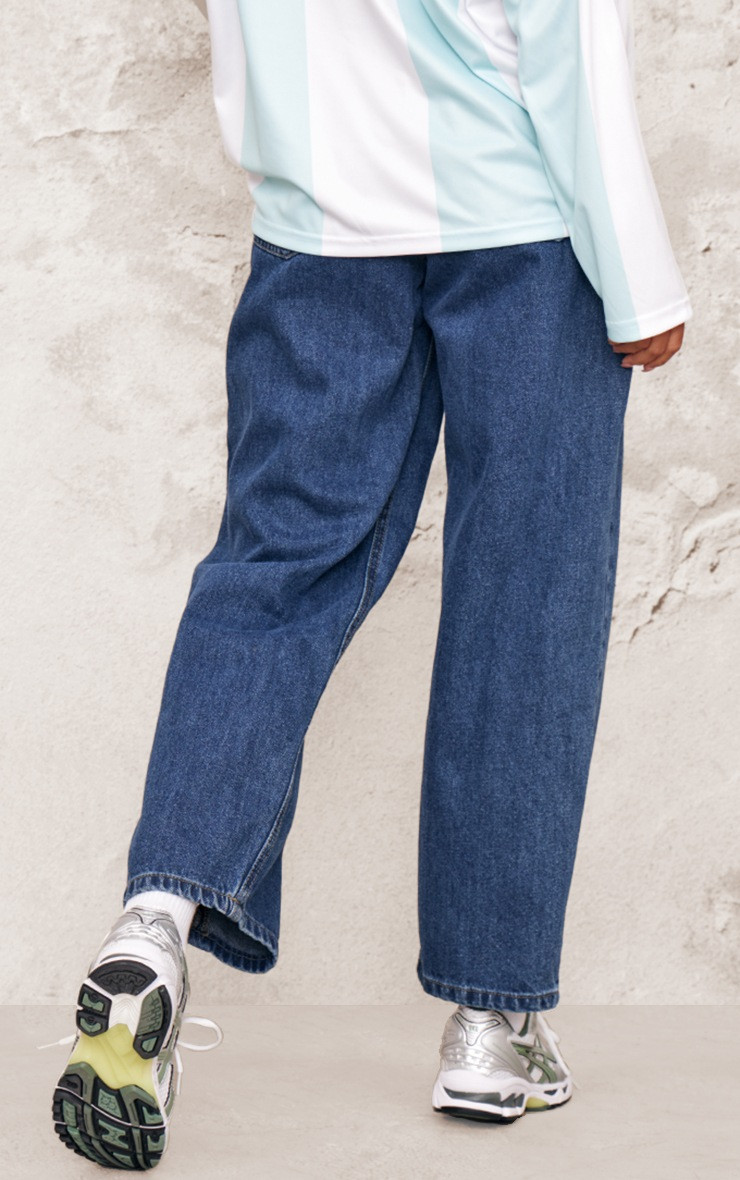 Mid Blue Wash Basic Straight Leg Jean | PrettyLittleThing UK