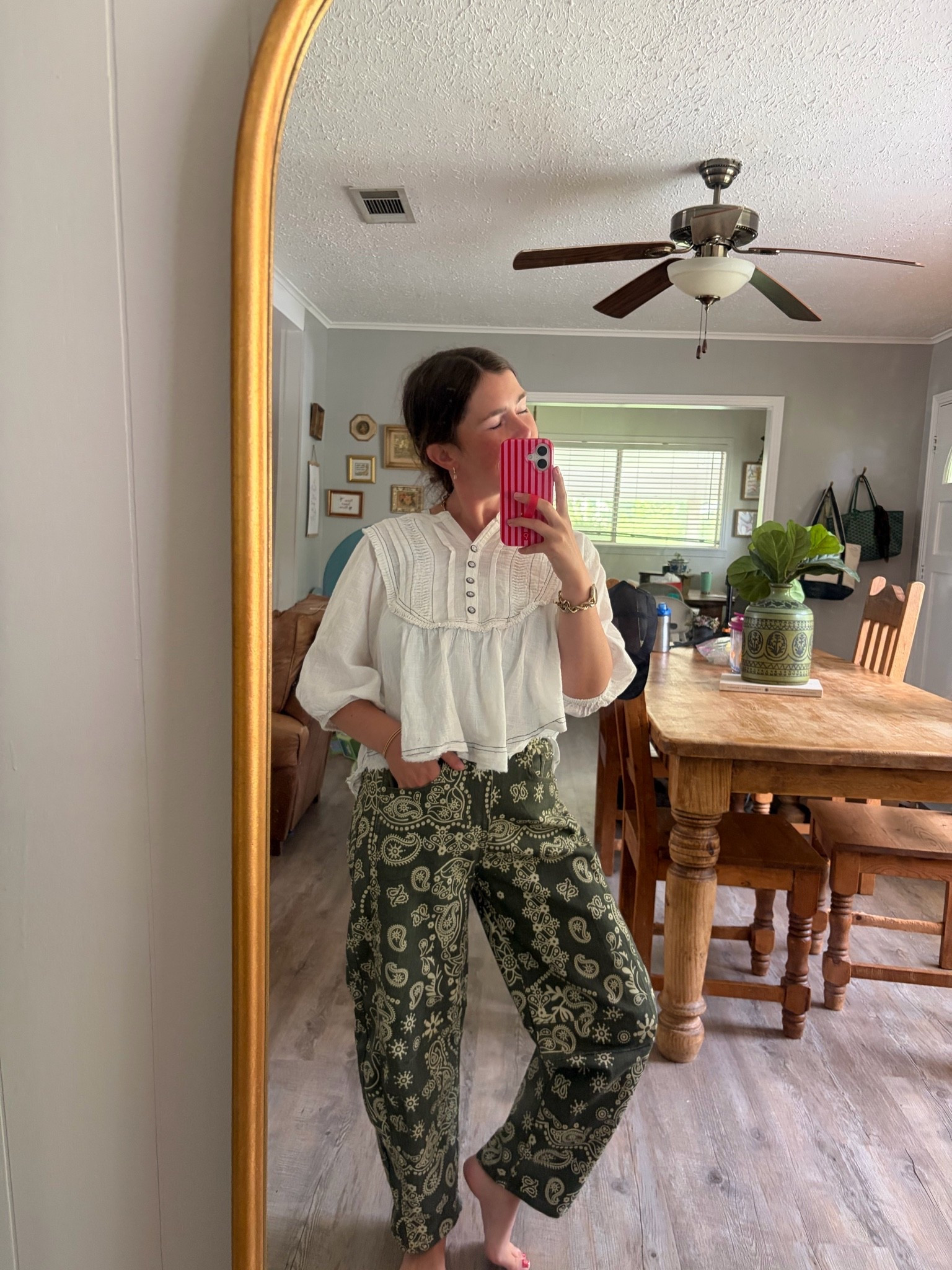 Barrel jeans for the short girlies !! I’m 5’0 and these are perfectttt. #fpdupe #barreljeans #ootd #amazondupes