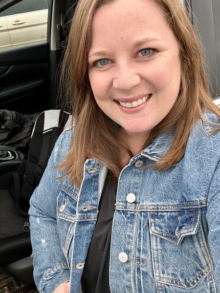 Loving this denim jacket!

#LTKfindsunder50 #LTKmidsize #LTKworkwear