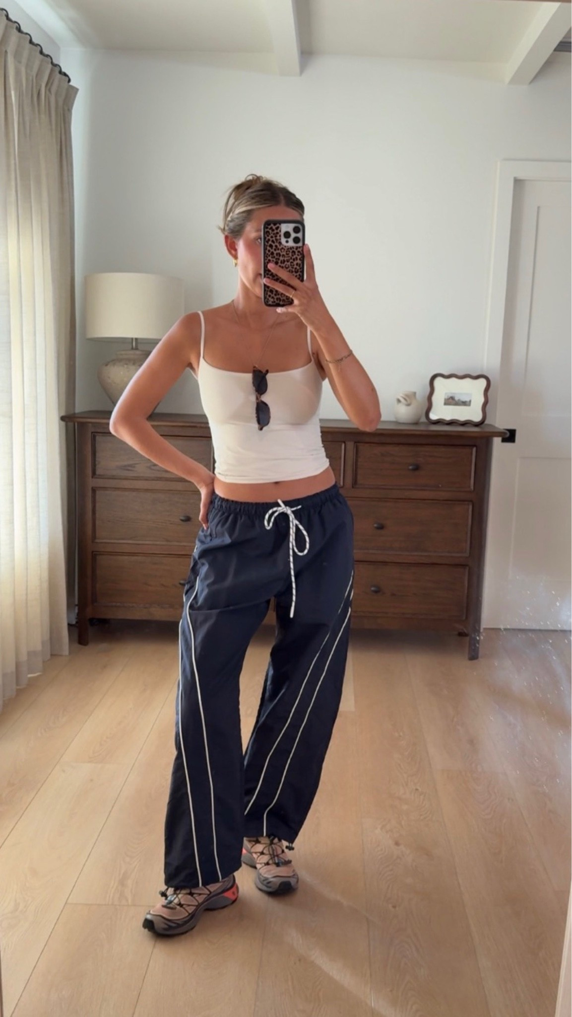Walking outfit of the day ♥️

LOVE this Amazon pants and ofc my fav lululemon tank so buttery soft!