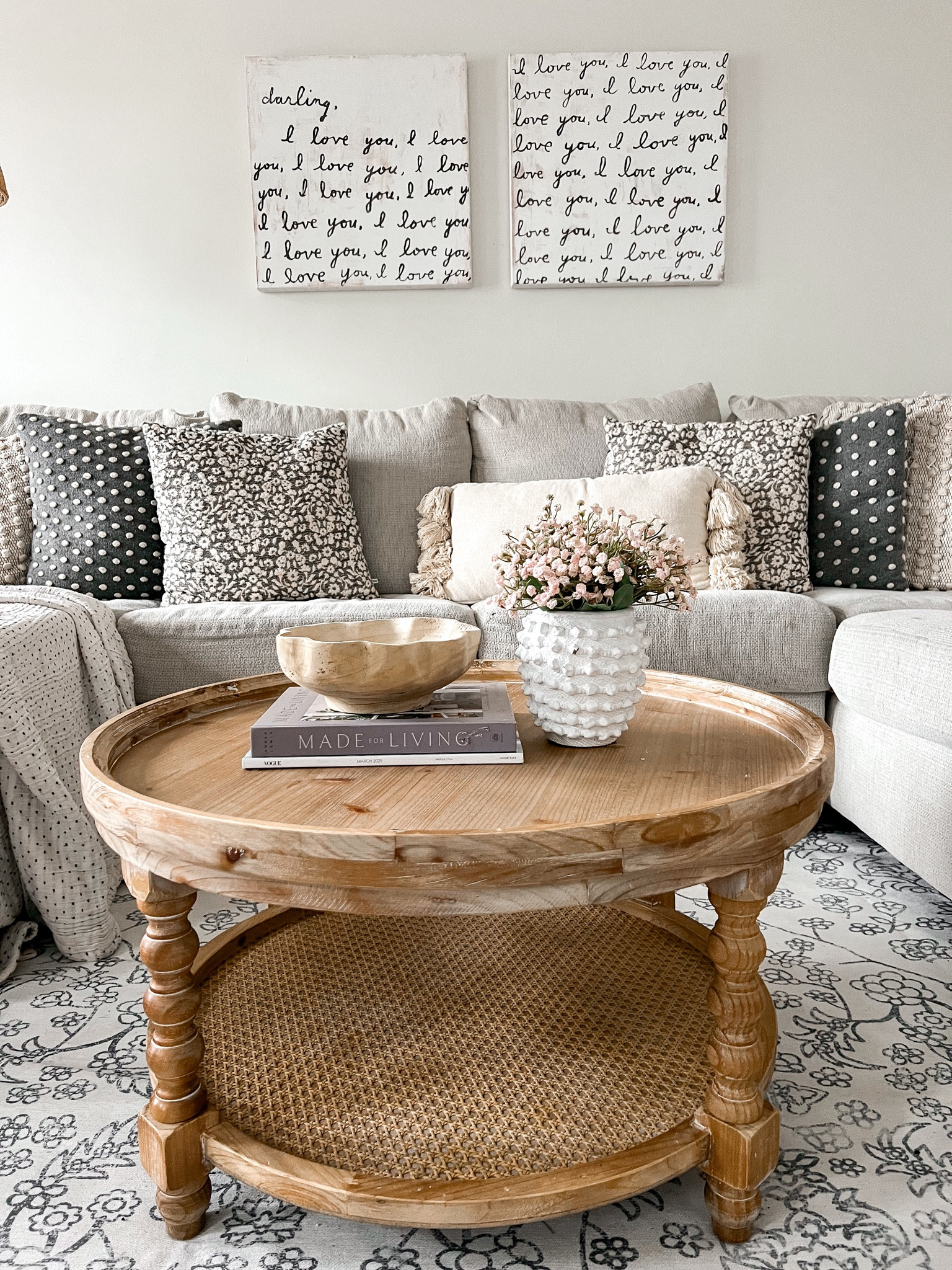 Spring coffee table

#LTKHome #LTKSeasonal