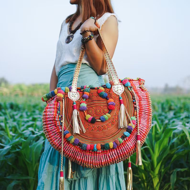HALF MOON Vintage strandtas voor dames met Hmong geborduurd, One of a Kind Pom Pom Hmong Bag, Boh... | Etsy (NL)