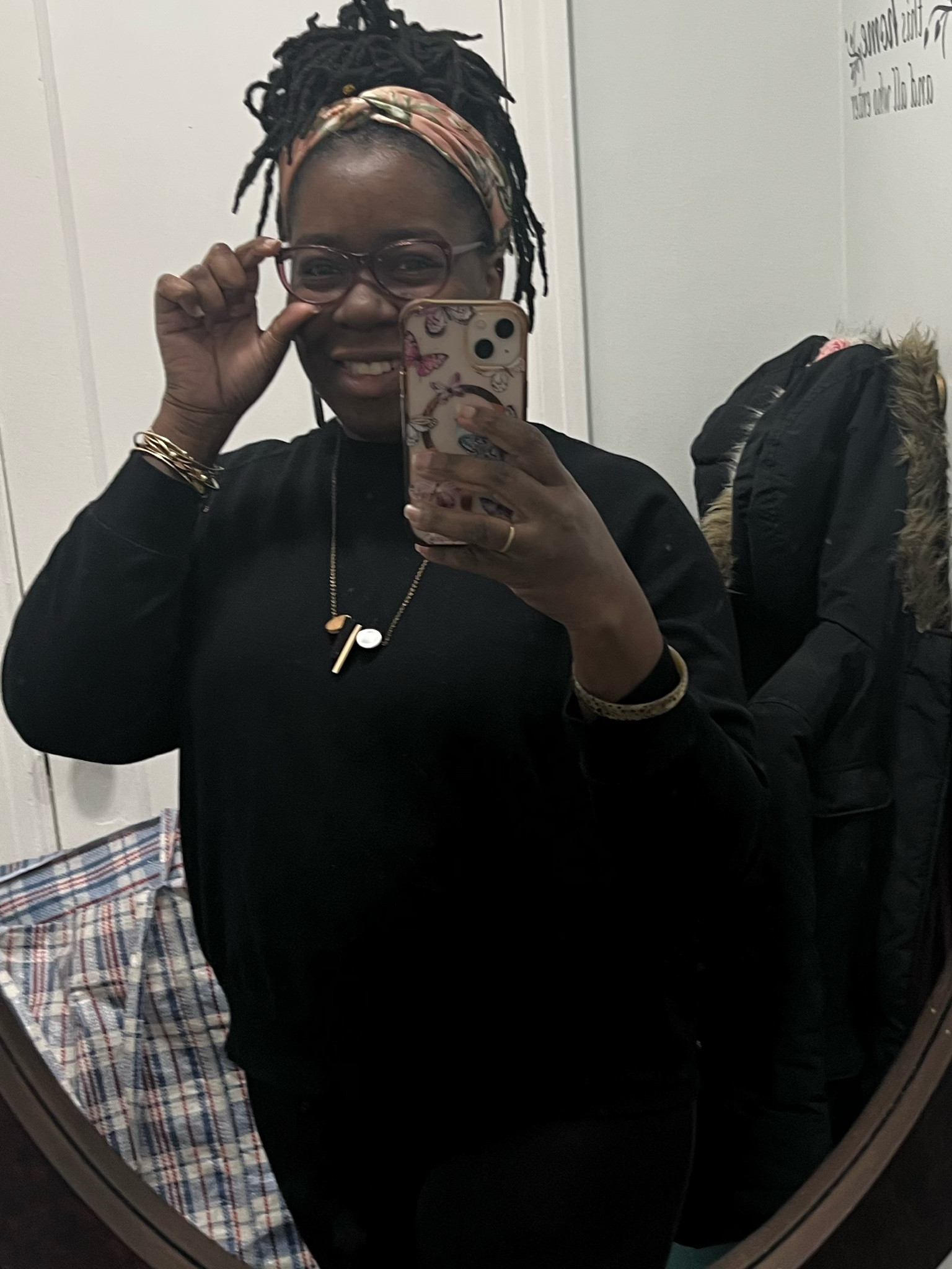 This sweatshirt is one of my favorites and it is 50% off right now at Old Navy.

#shopdeescloset #shopaholicscloset

#LTKFindsUnder100 #LTKSaleAlert #LTKMidsize