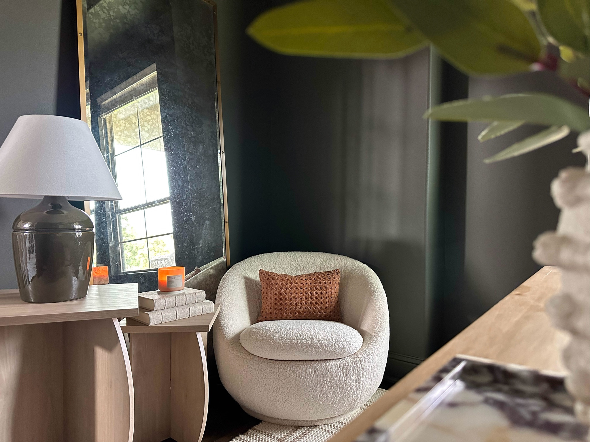 Cozy Corner

Home  home office  home office styling  accent chair  modern home  accent table  modern lighting  table lamp

#LTKhome #LTKSeasonal