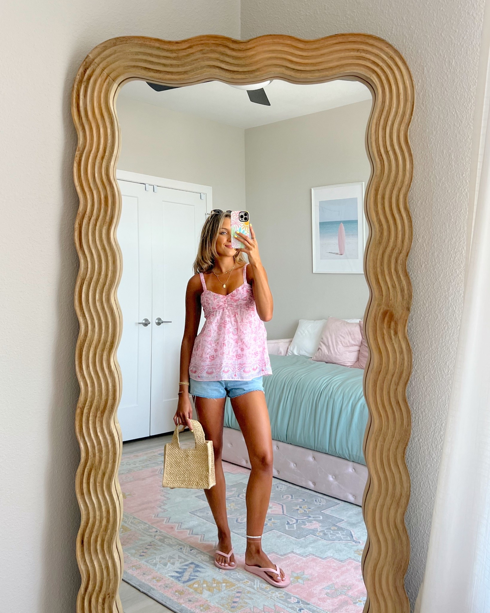 spring outfit ideas from the Hollister sale 💗 wearing a size XS in this top and a 00 regular in the denim shorts 