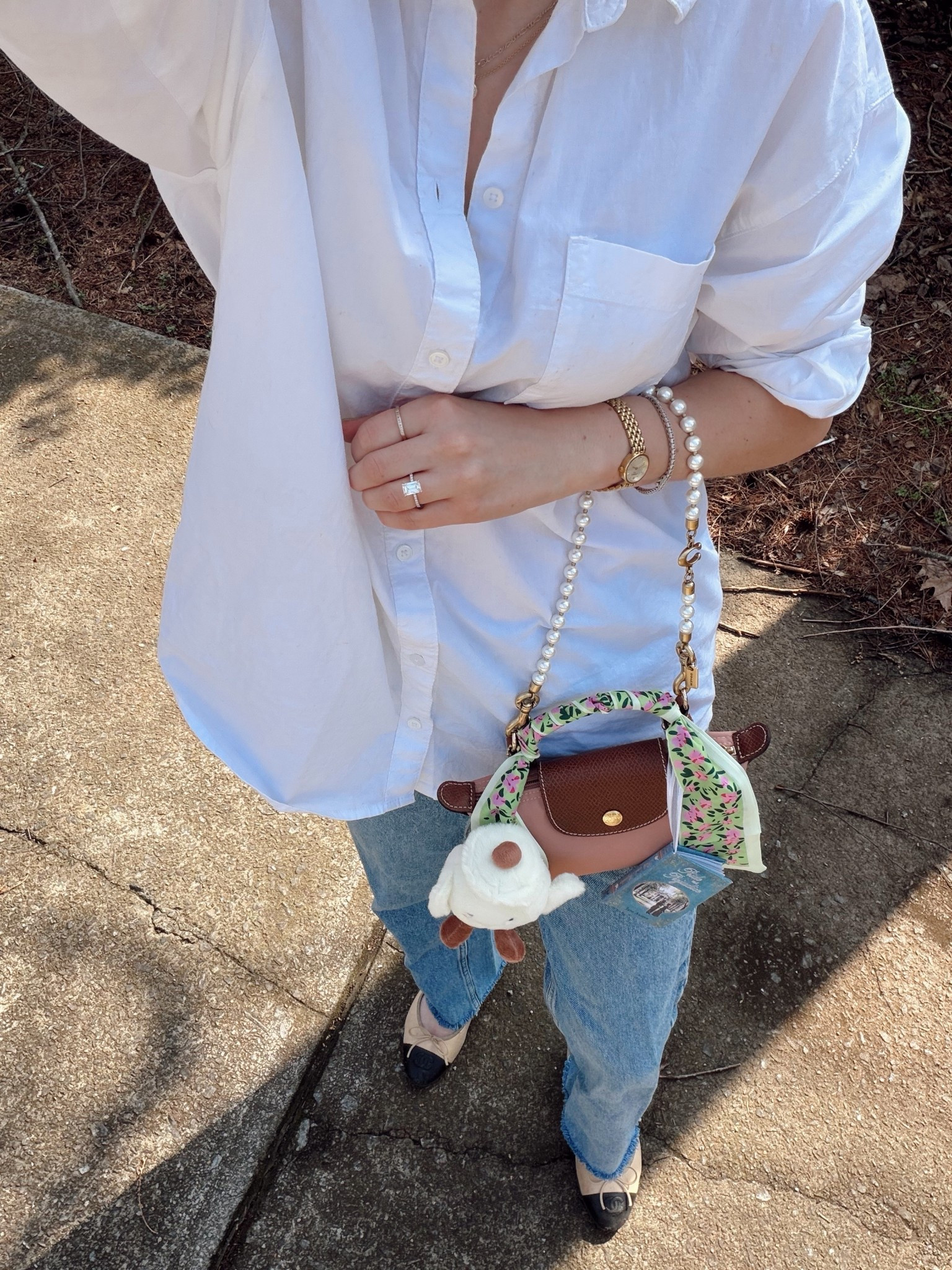 OOTD ☀️💗 romantic inspired bag styling today with my pride and prejudice book bag charm 
Floral Twilly and pink Longchamp Le Pliage pouch and with a Coach pearl strap 

#LTKootd