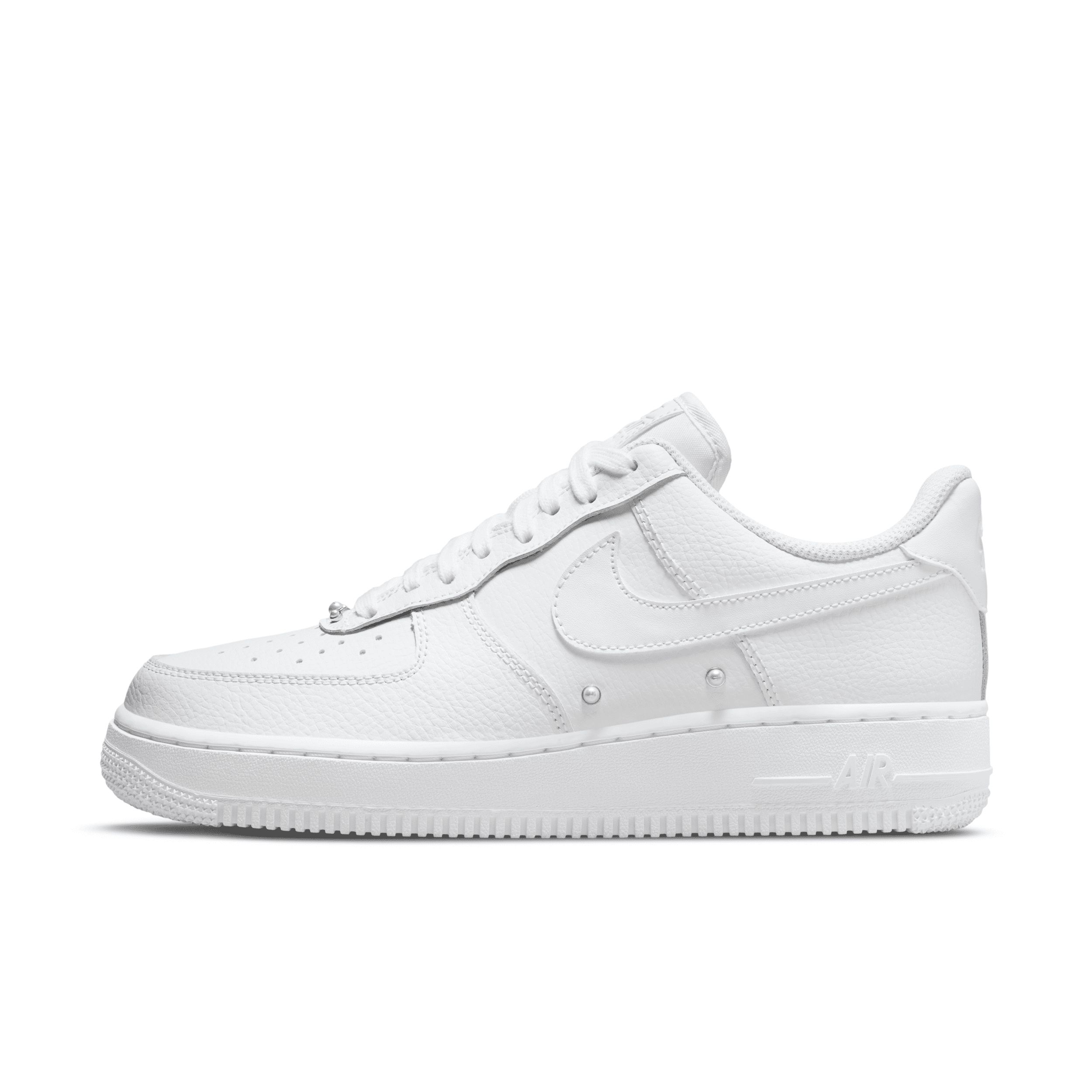 Nike Women's Air Force 1 '07 SE Shoes in White, Size: 11 | DQ0231-100 | Nike (US)