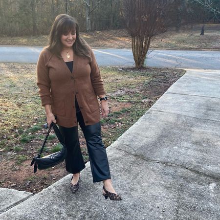 Neutrals ~ but not boring 

#elevatedbasics #winteroutfit #midlifestyle #fauxleather #blackandbrown #workoutfit

#LTKstyletip #LTKover40 #LTKmidsize