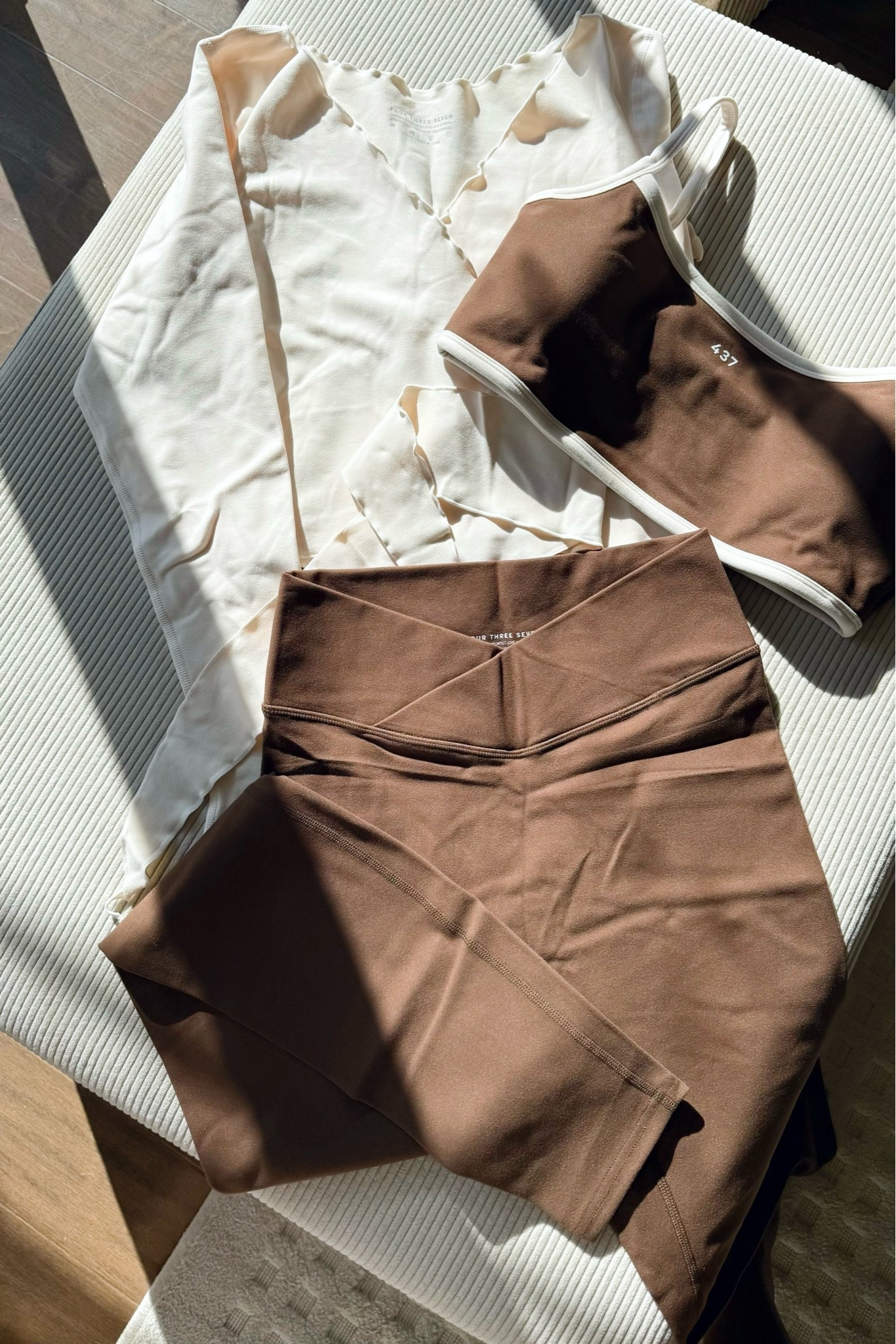 I’m obsessed with my 437 set ! This shade of brown is stunning and the fabric feels so good on

#LTKSeasonal #LTKMidsize #LTKActive