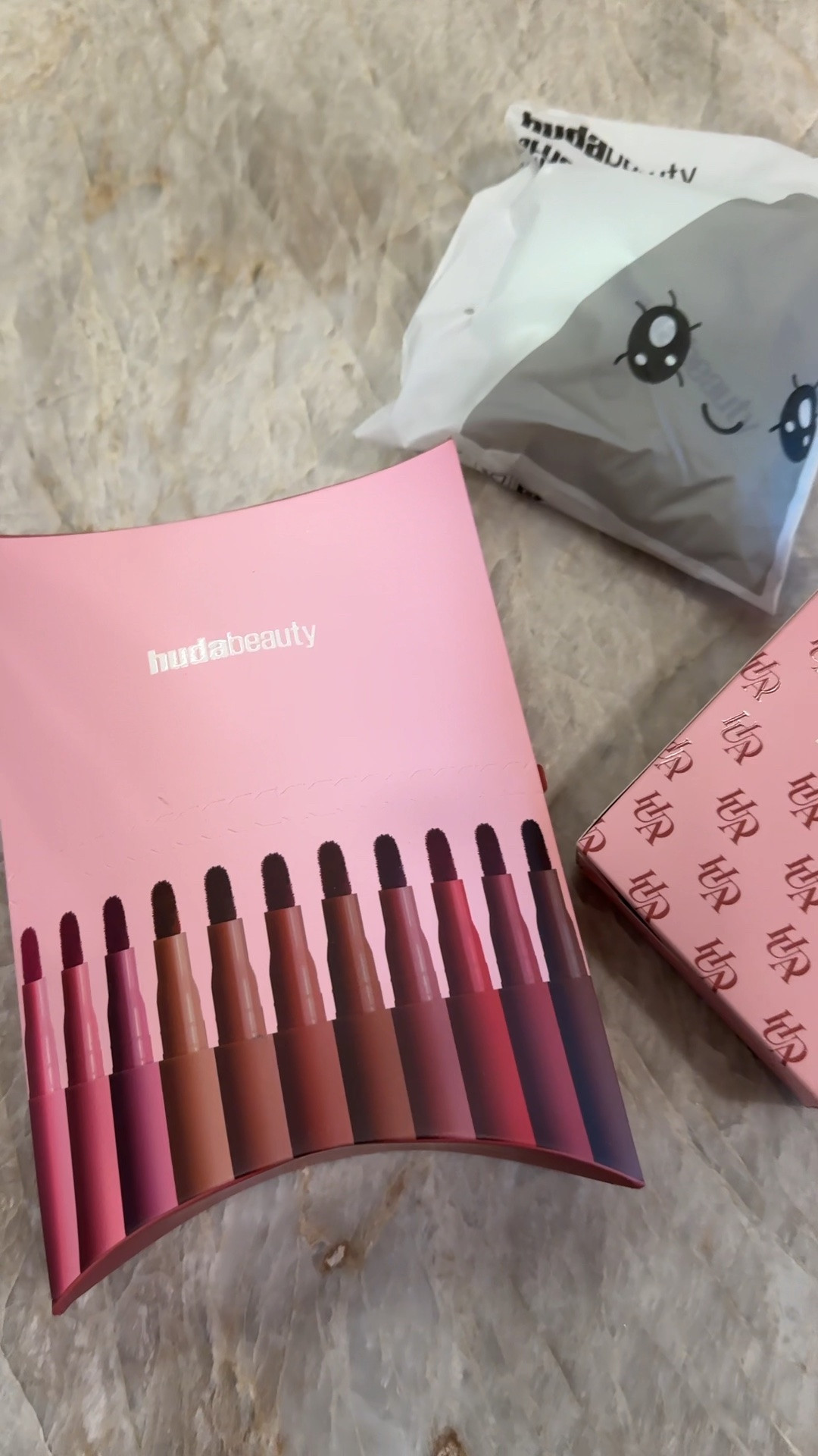 Scroll to shop! ✨ My favorites from Huda Beauty. Everything is linked below.👇🏾

Desliza para comprar. ✨ Mis favoritos de Huda Beauty.

📲 Download the free LTK app & follow me @kirasfashionfinds to shop all my daily finds.

#LTKgrwm #LTKBeauty #LTKvlog