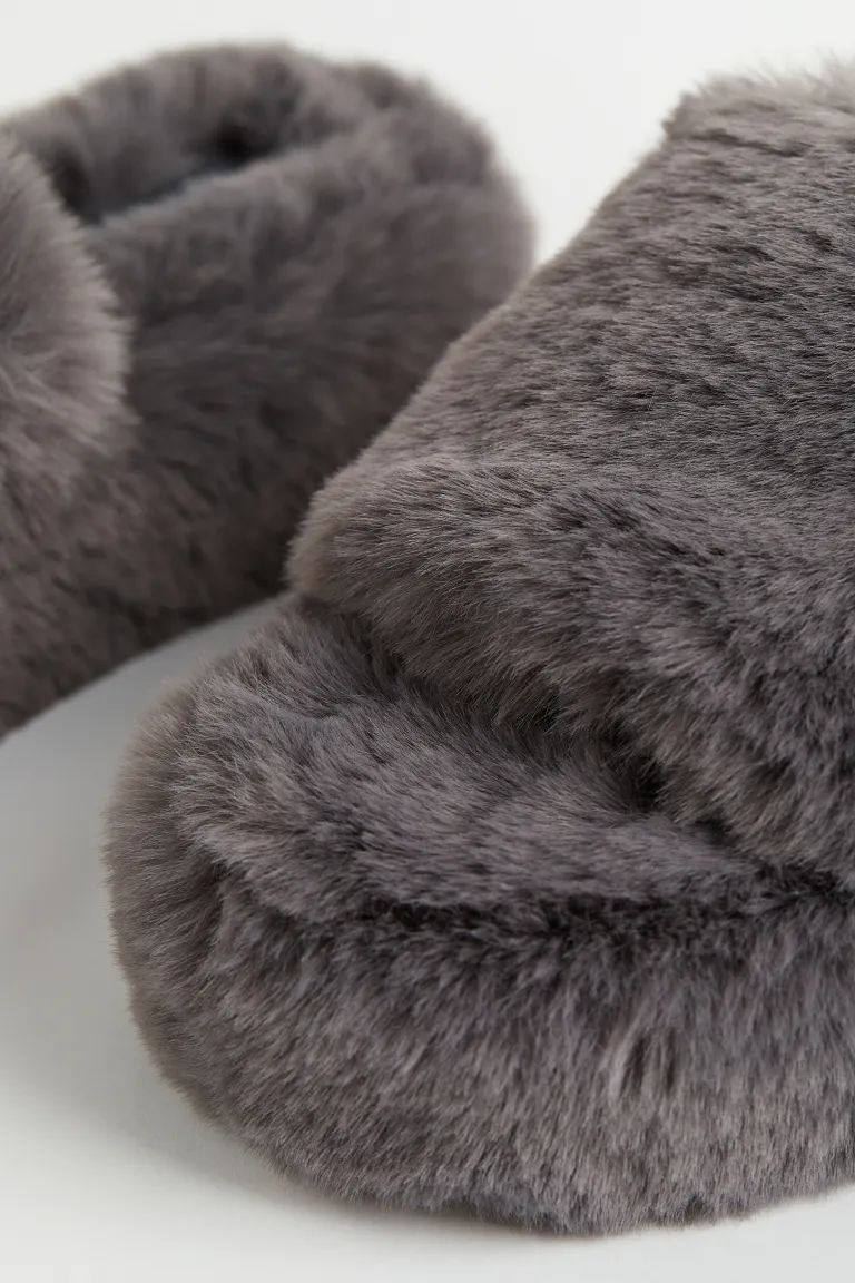 Faux fur slippers | H&M (UK, MY, IN, SG, PH, TW, HK)