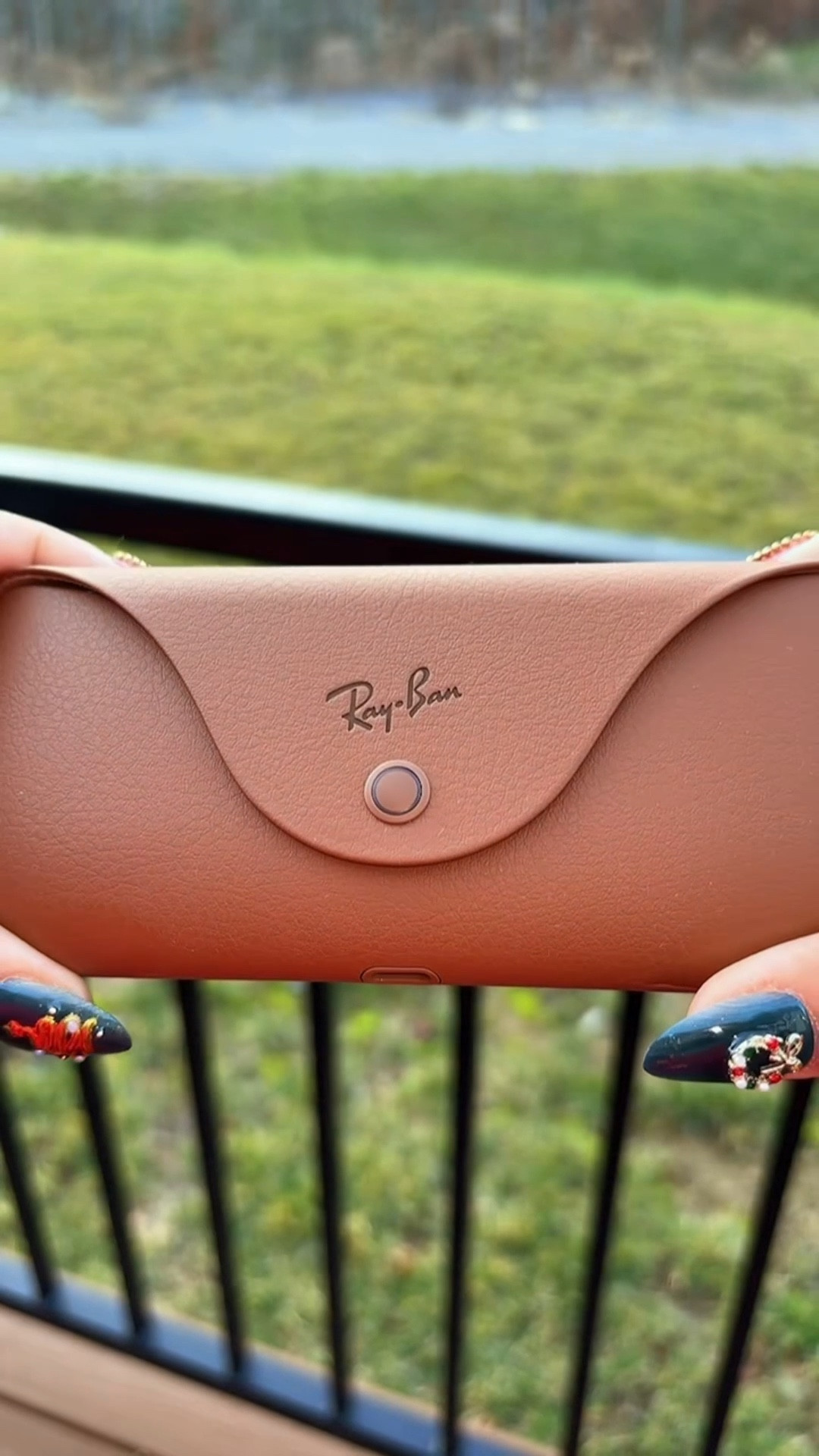 Glasses… that actually do more than look cute 🤓 If you’ve been thinking about the Meta Ray-Ban Skyler 2 glasses… honestly — they’re worth the look.

They’re cute like sunglasses, but the tech makes them crazy practical:

👓 record hands-free (no awkward phone angles)
🎙️ built-in mic + speakers
📸 capture moments without missing them
🚗 amazing for moms, creators, travelers, busy people — everyone

And right now, Meta is offering 20% off until Jan 2, which is the sign most of us wait for anyway.

If you’ve been curious but not sure — this is the time to try them. 

#MetaRayBan
#RayBanSkyler
#SmartGlasses
#TechFinds
#LTKTech
#MomsWhoTech
#HandsFreeLife
#ContentCreatorTools

#LTKSaleAlert #LTKGiftGuide