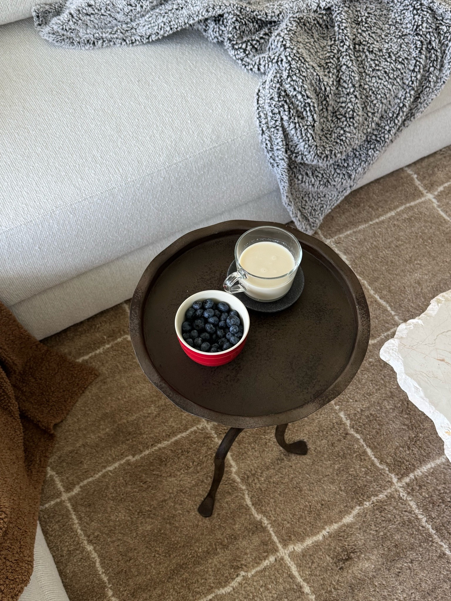 The perfect side table :)