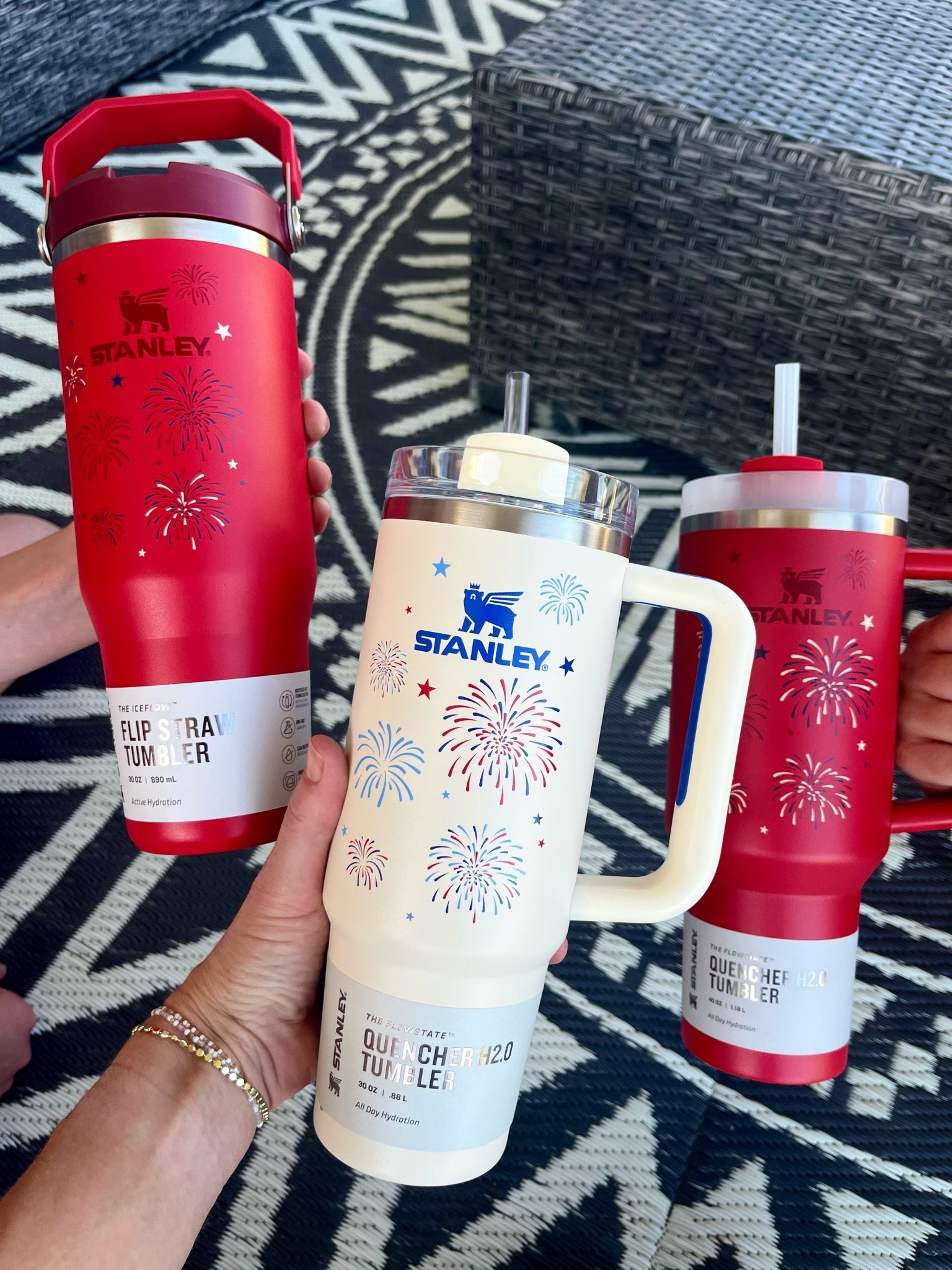 🎉 Celebrating SUMMER with the NEW Stanley Spark Americana collection! ❤️🤍💙 Icy cold sips by the lake with our family and friends! 💦 Get yours before they’re gone! @stanley_brand #stanleypartner